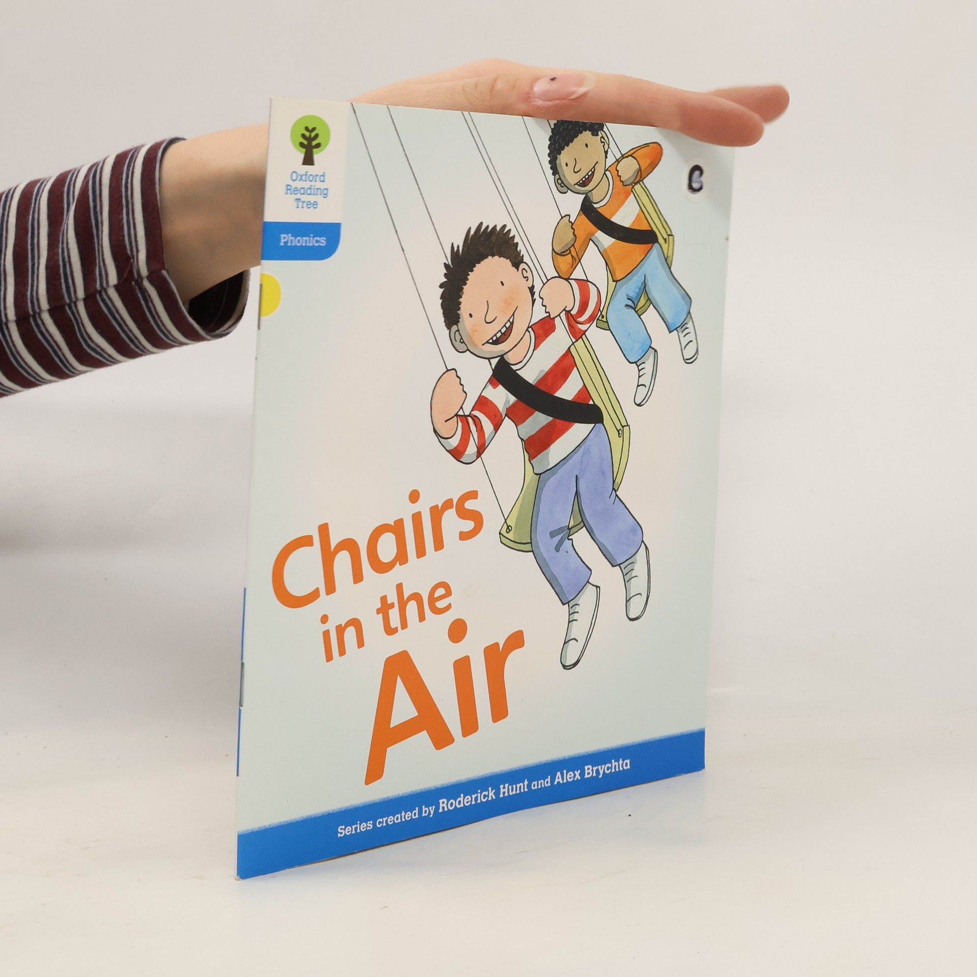 Roderick Hunt Oxford Reading Tree: Level 3: Floppy's Phonics Fiction: Chairs in the Air