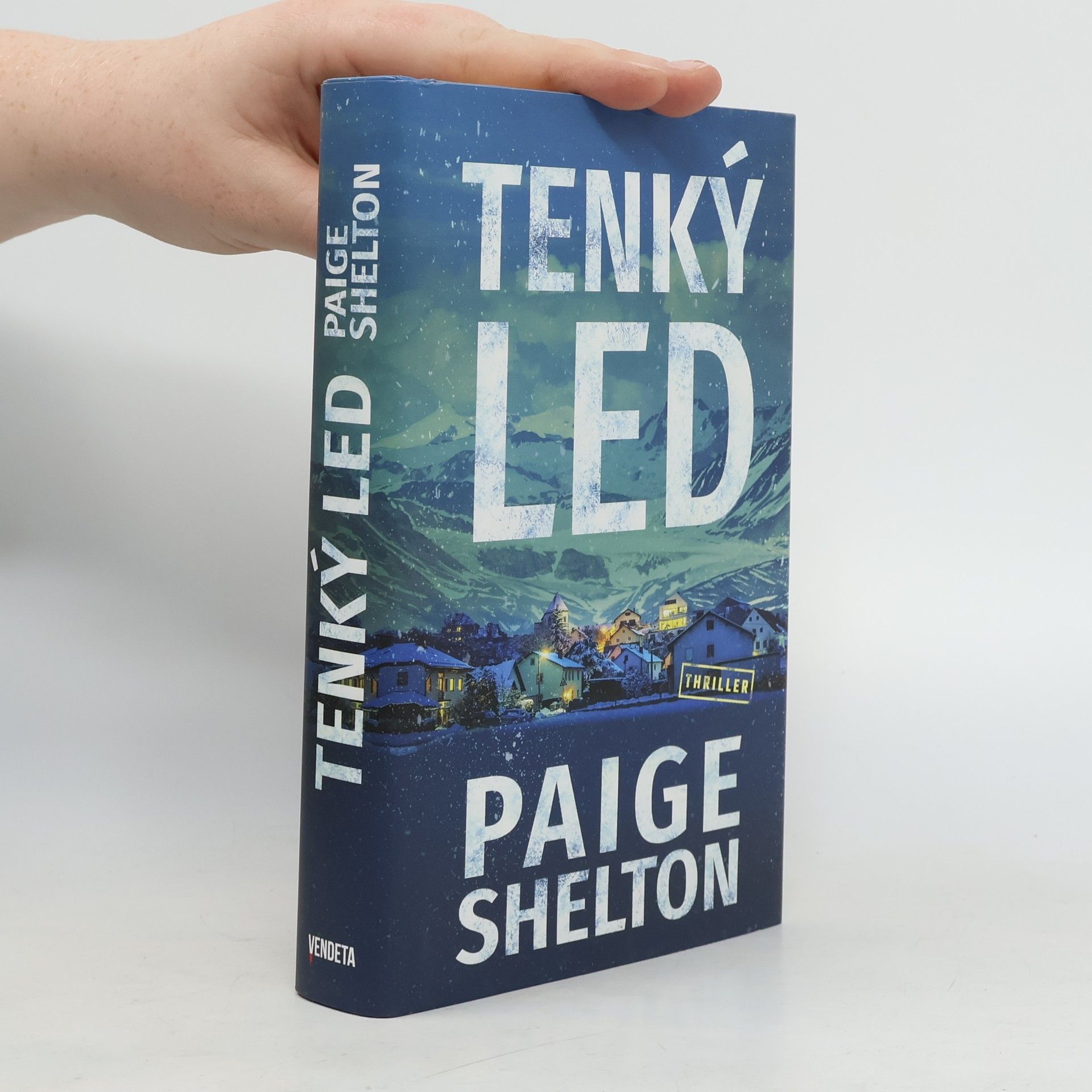 Paige Shelton Tenký led