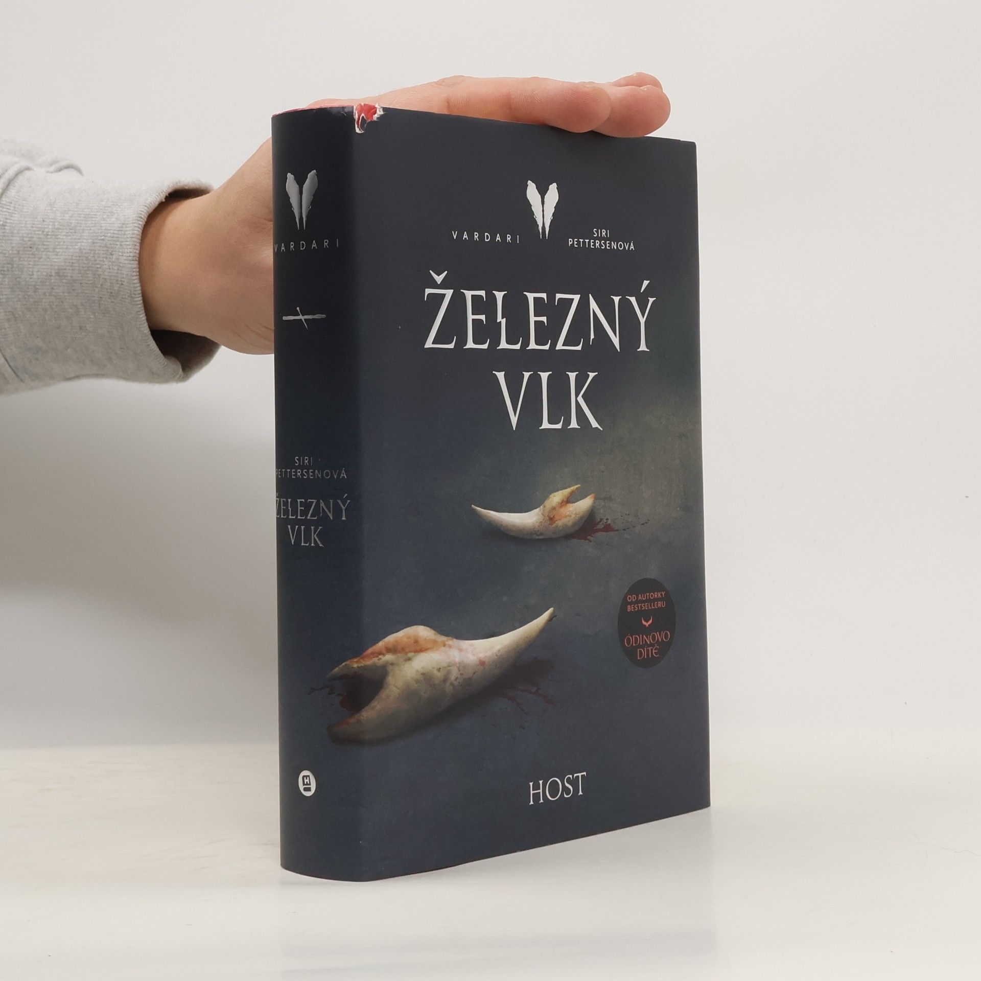 Siri Pettersen Vardari. Železný vlk