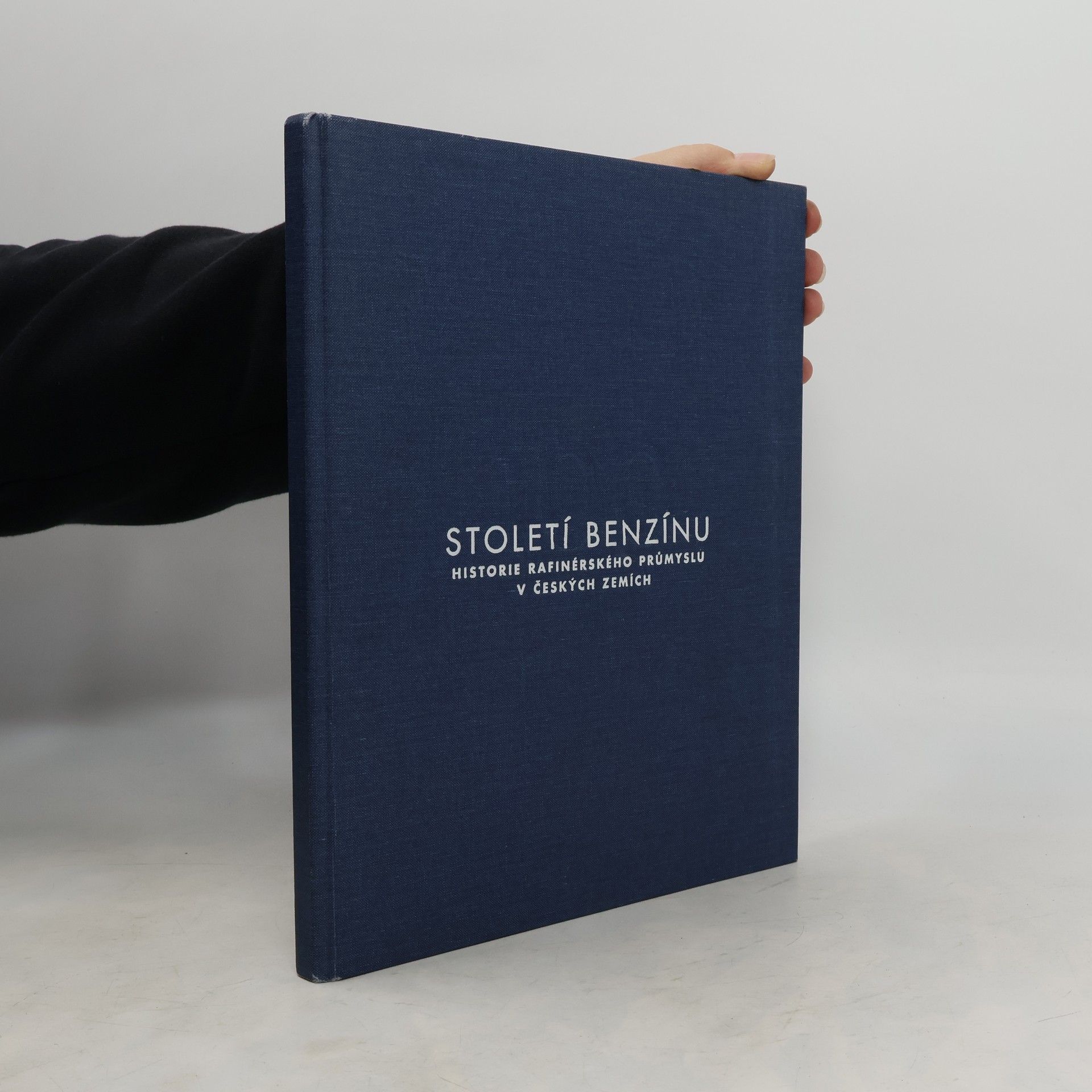 Collectif d'auteurs Století benzínu: Historie rafinérského průmyslu v českých zemích.