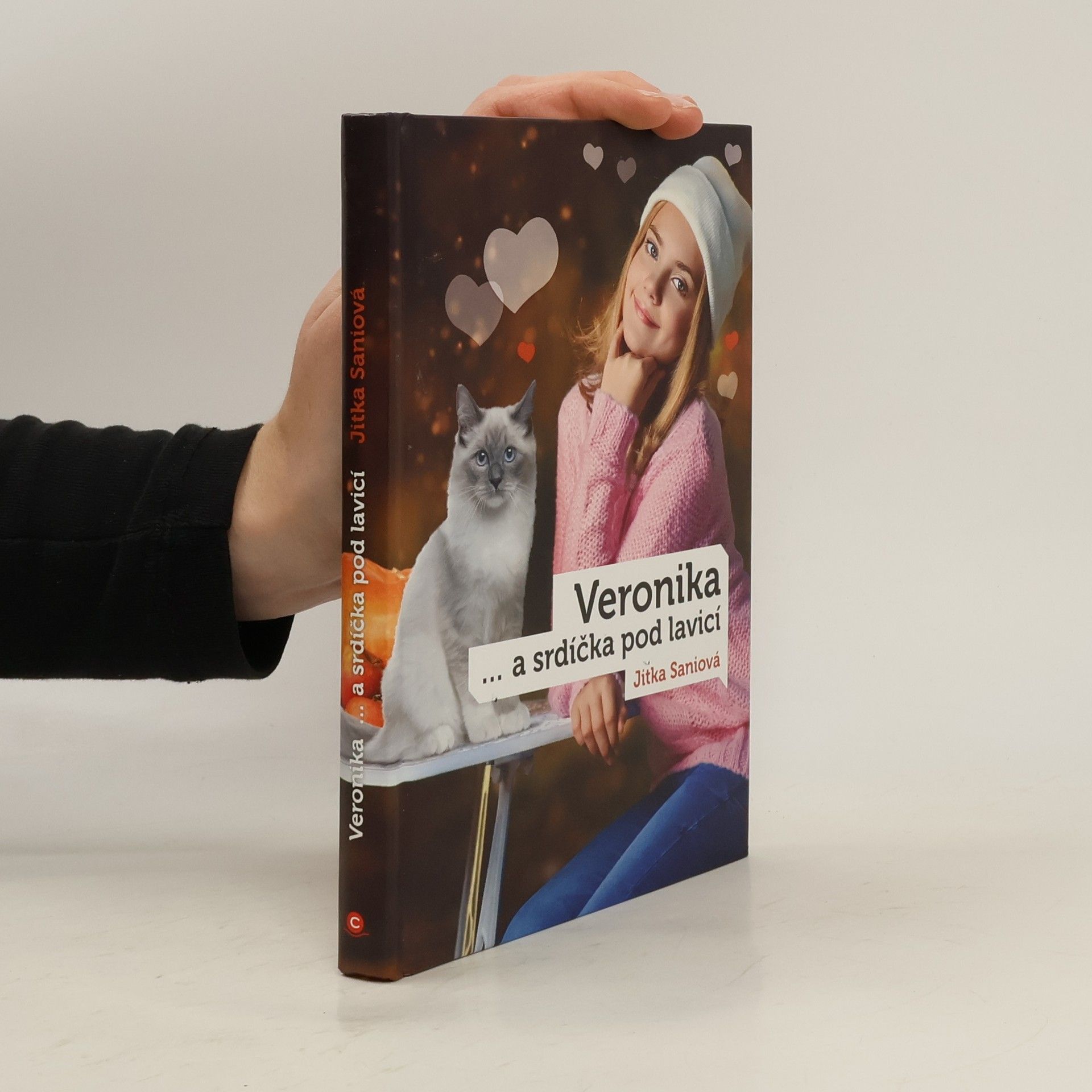 Veronika a srdíčka pod lavicí