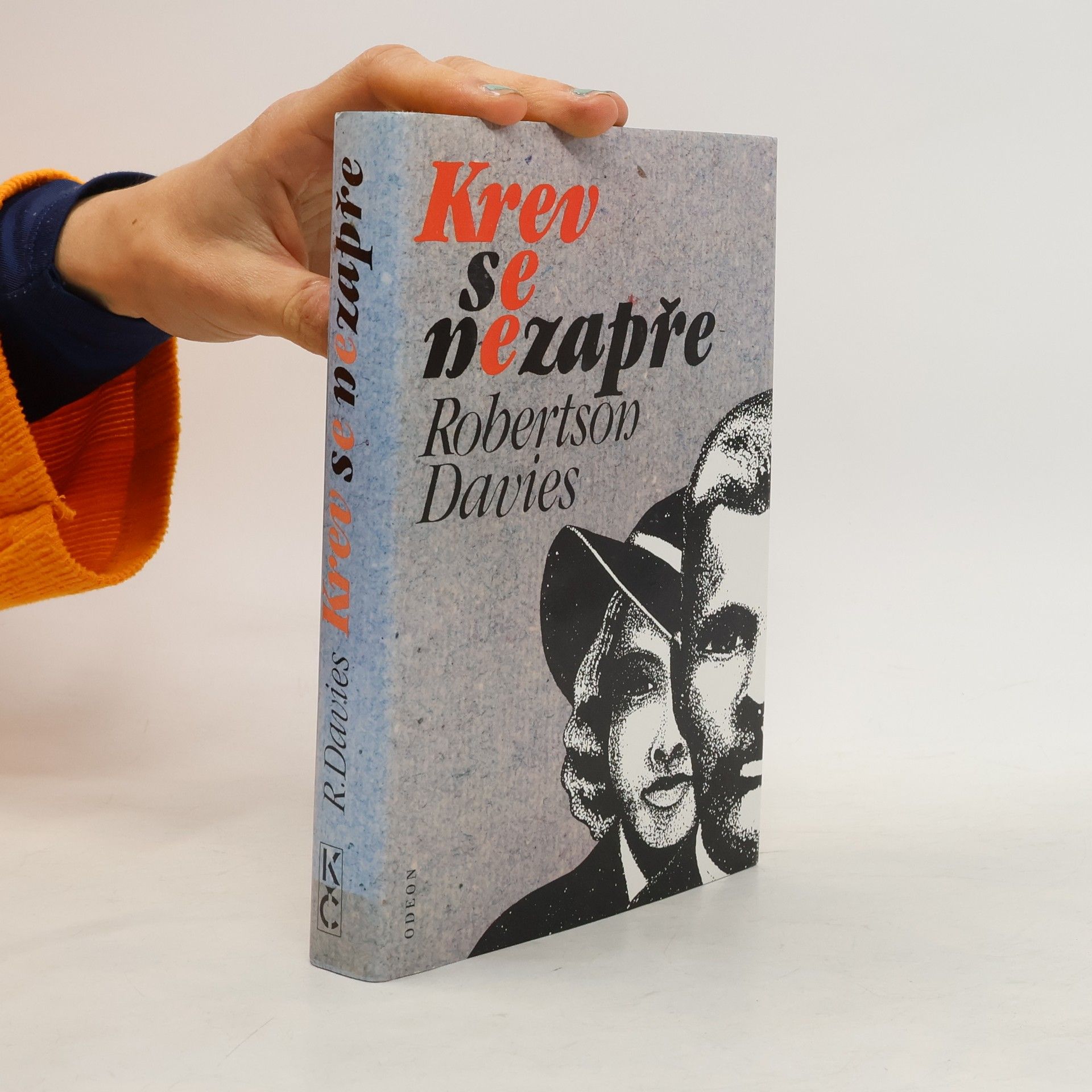 Robertson Davies Krev se nezapře