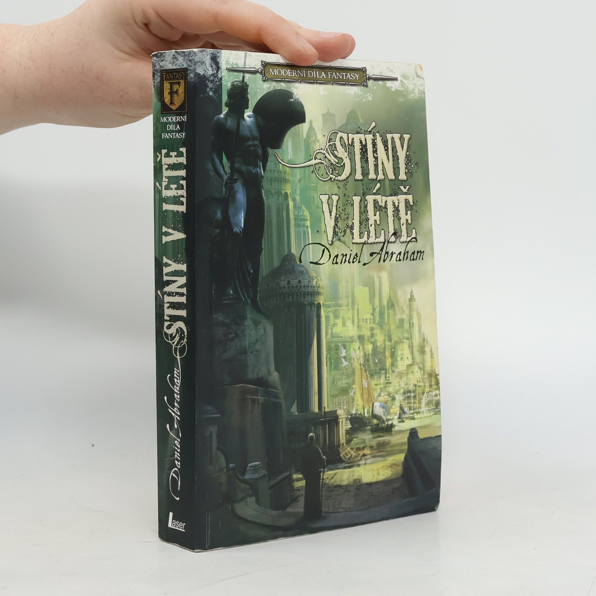 Daniel Abraham Stíny v létě