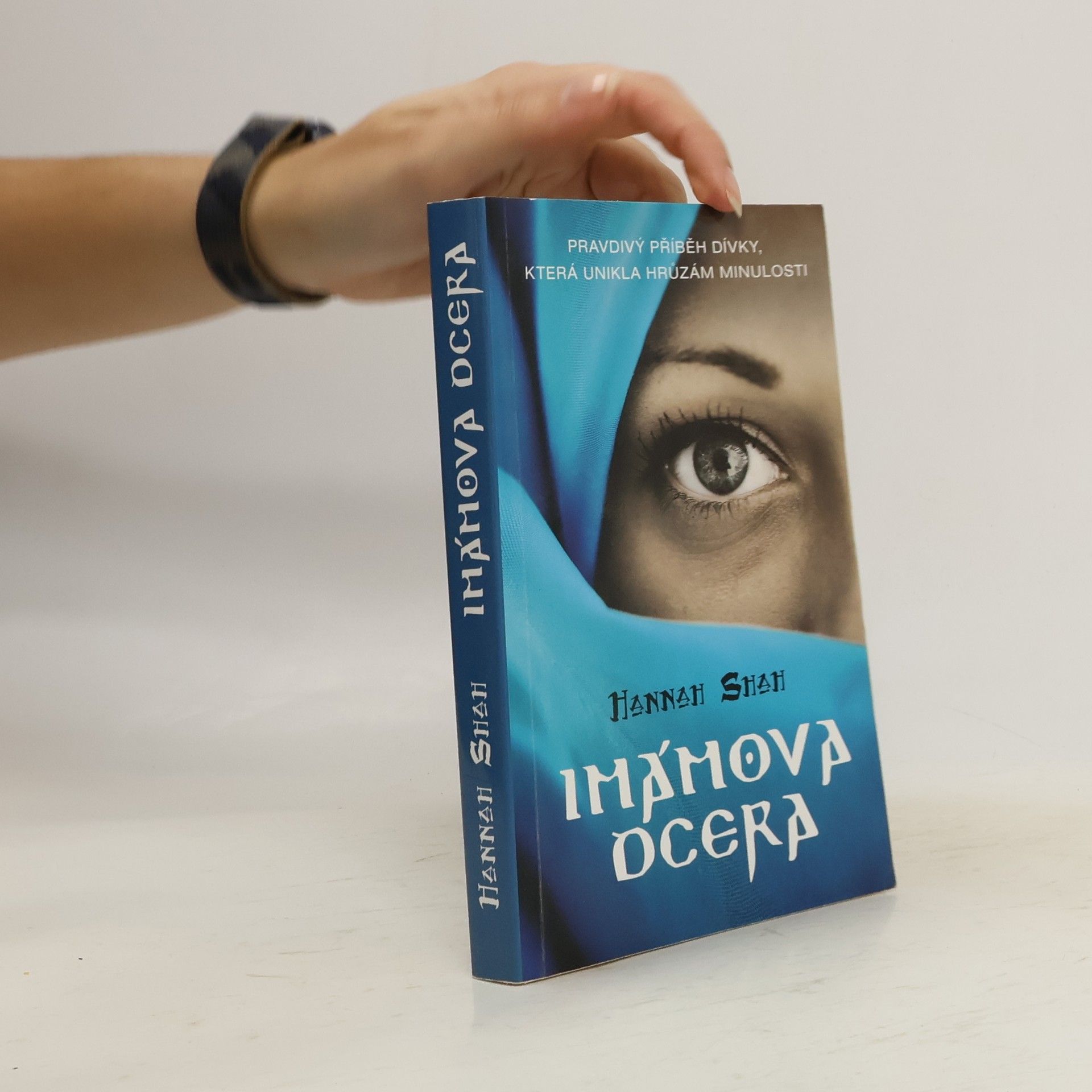 Hannah Shah Imámova dcera: Pravdivý příběh dívky, která unikla hrůzám minulosti