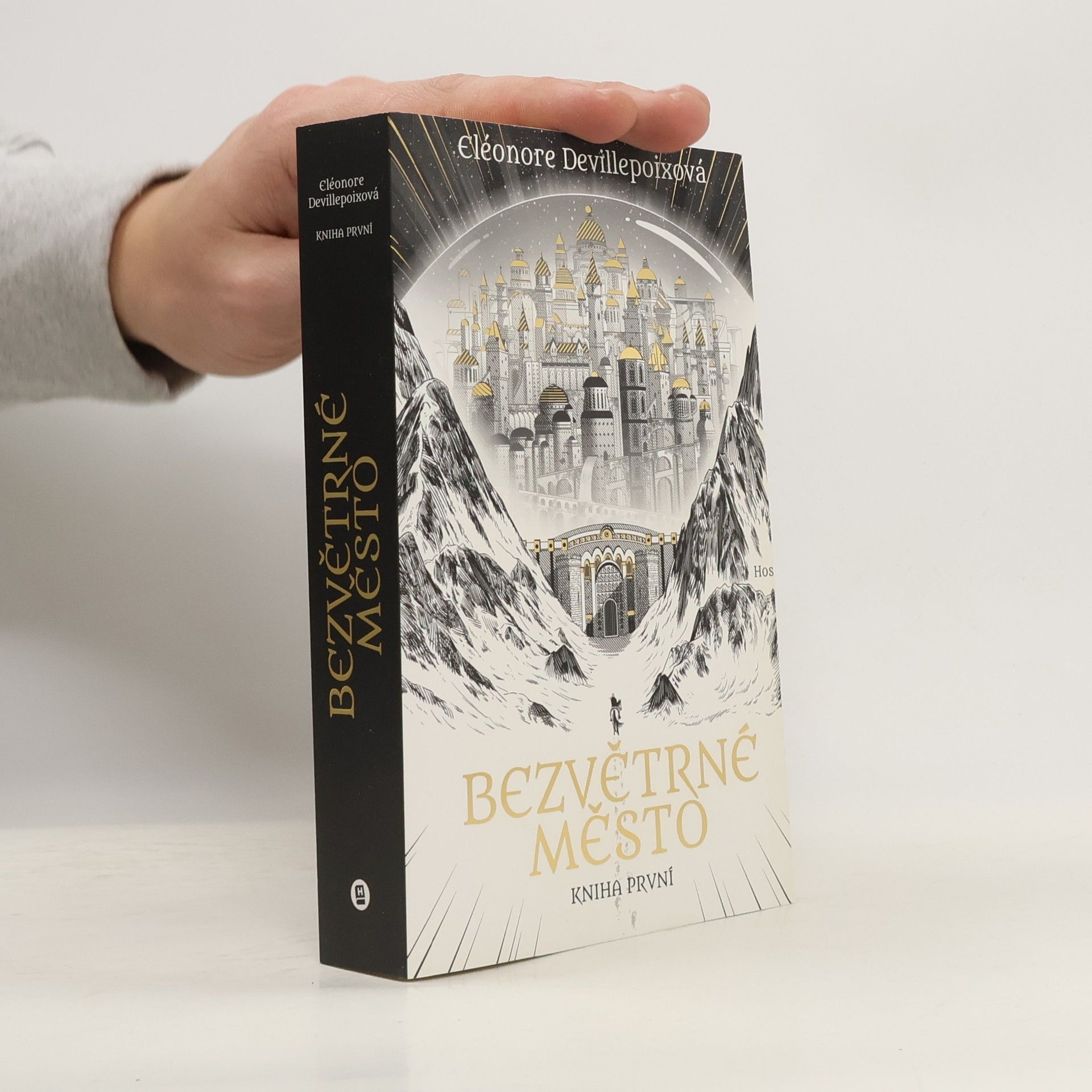 Bezvětrné město (kniha první)