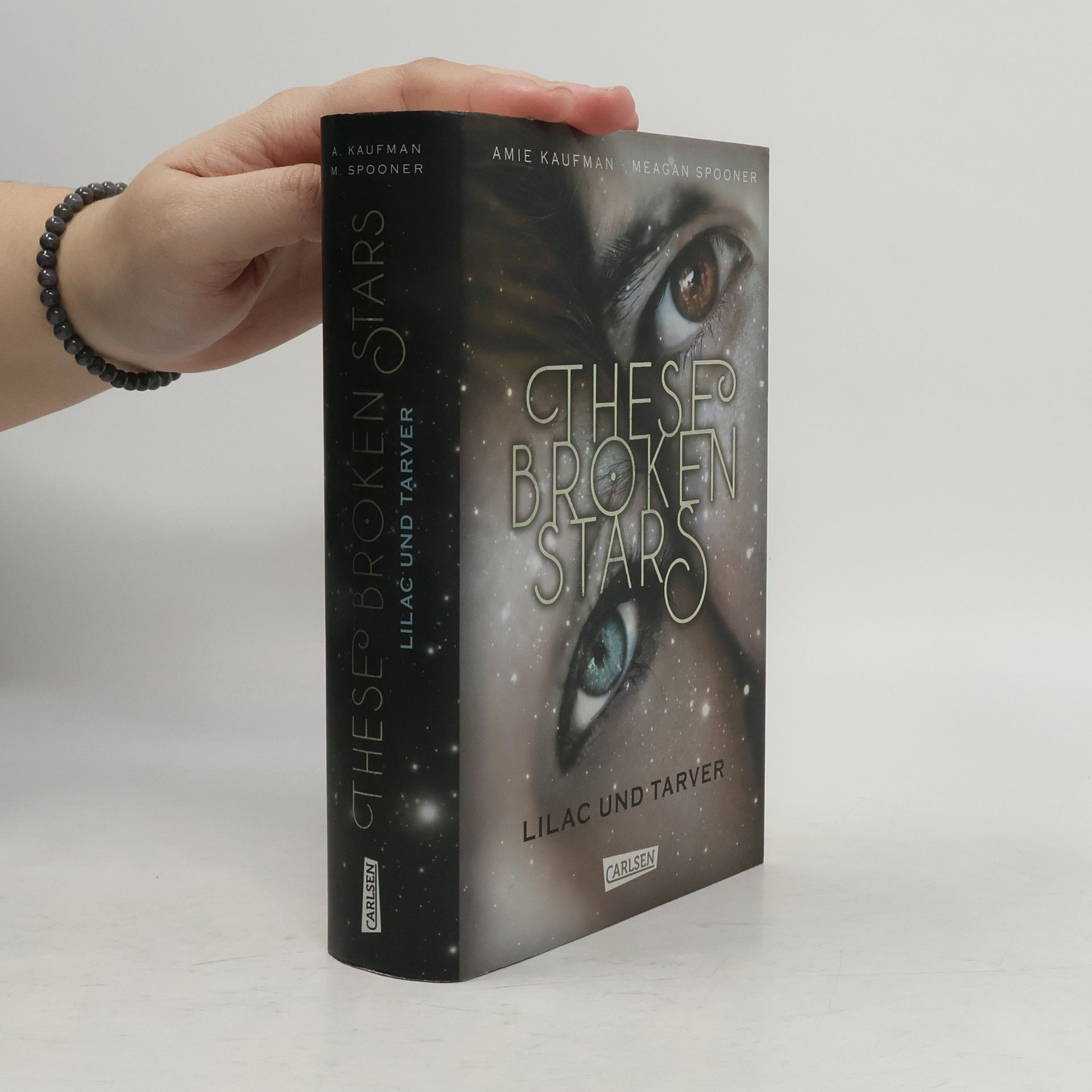 Amie Kaufman These broken stars