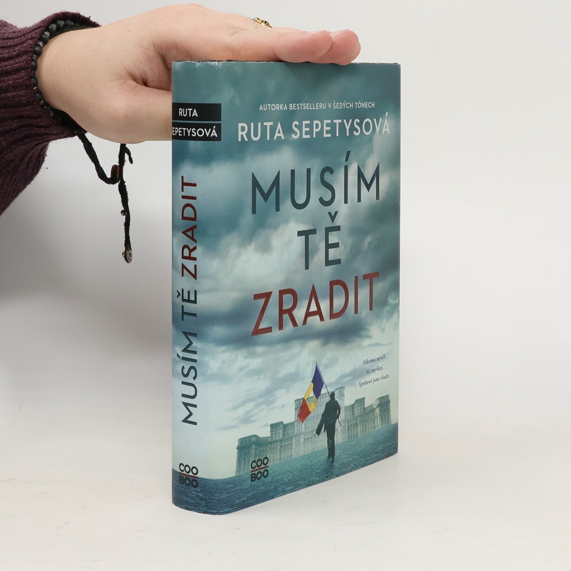 Ruta Sepetys Musím tě zradit