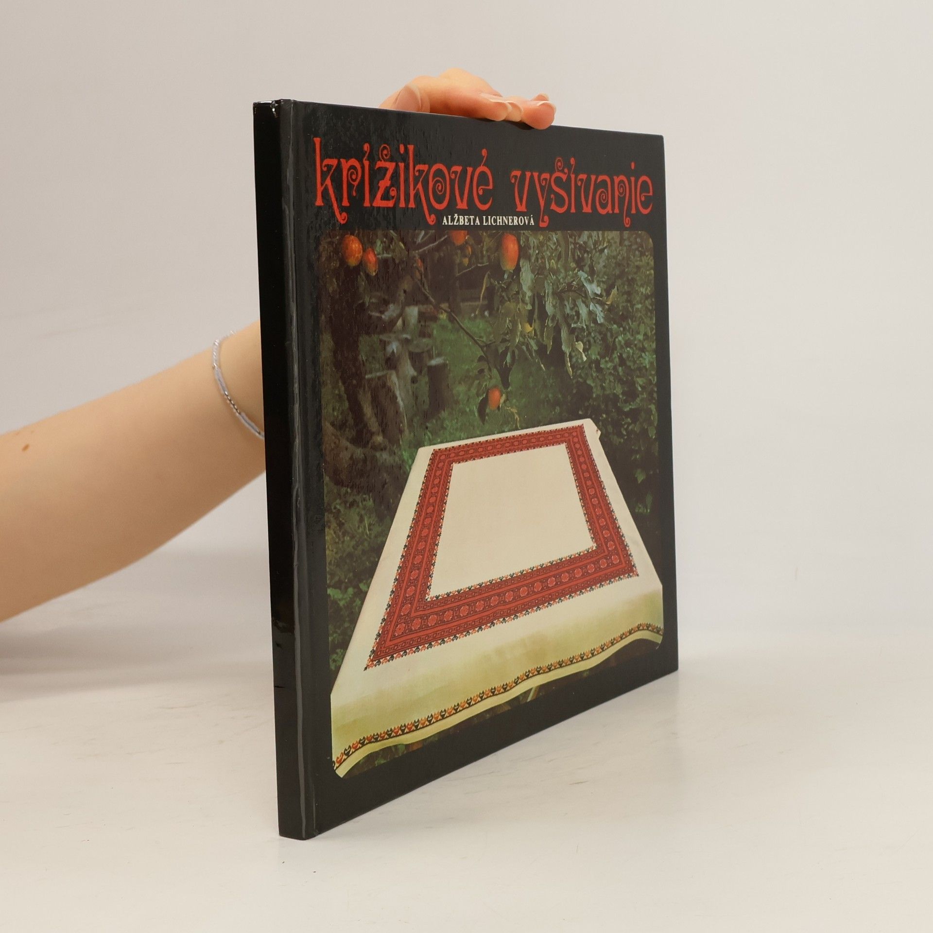 Alžbeta Lichnerová Krížikové vyšívanie