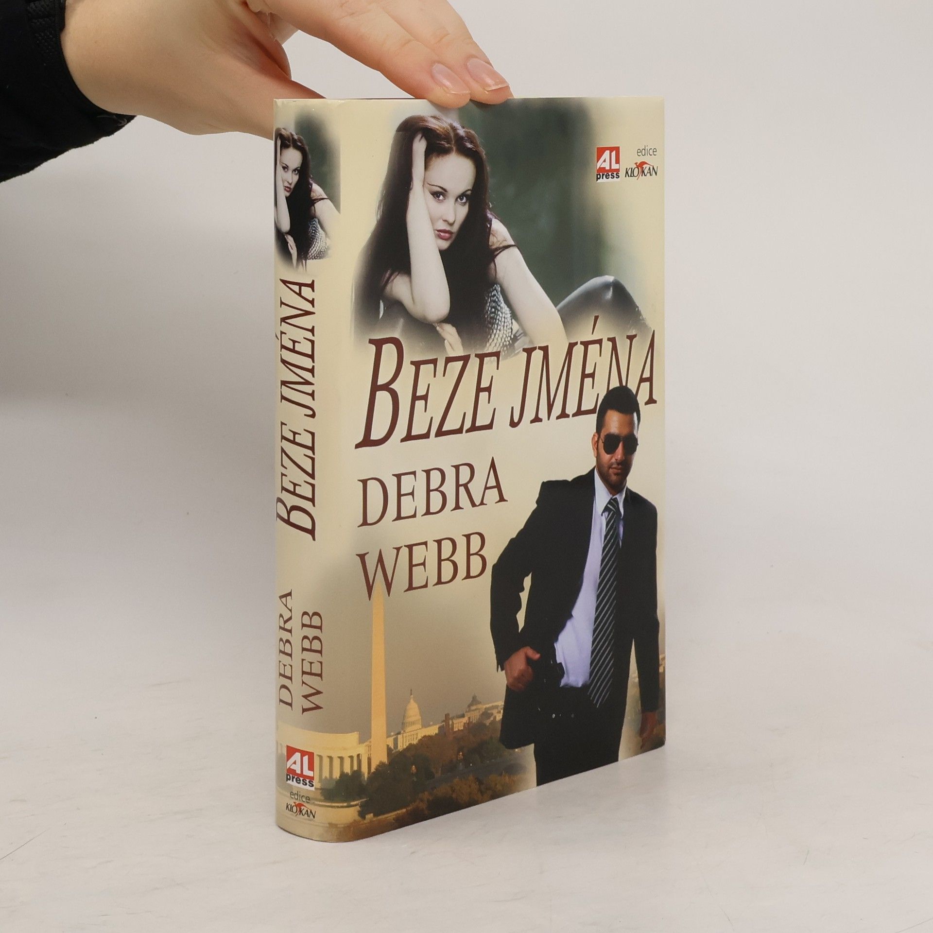 Debra Webb Beze jména