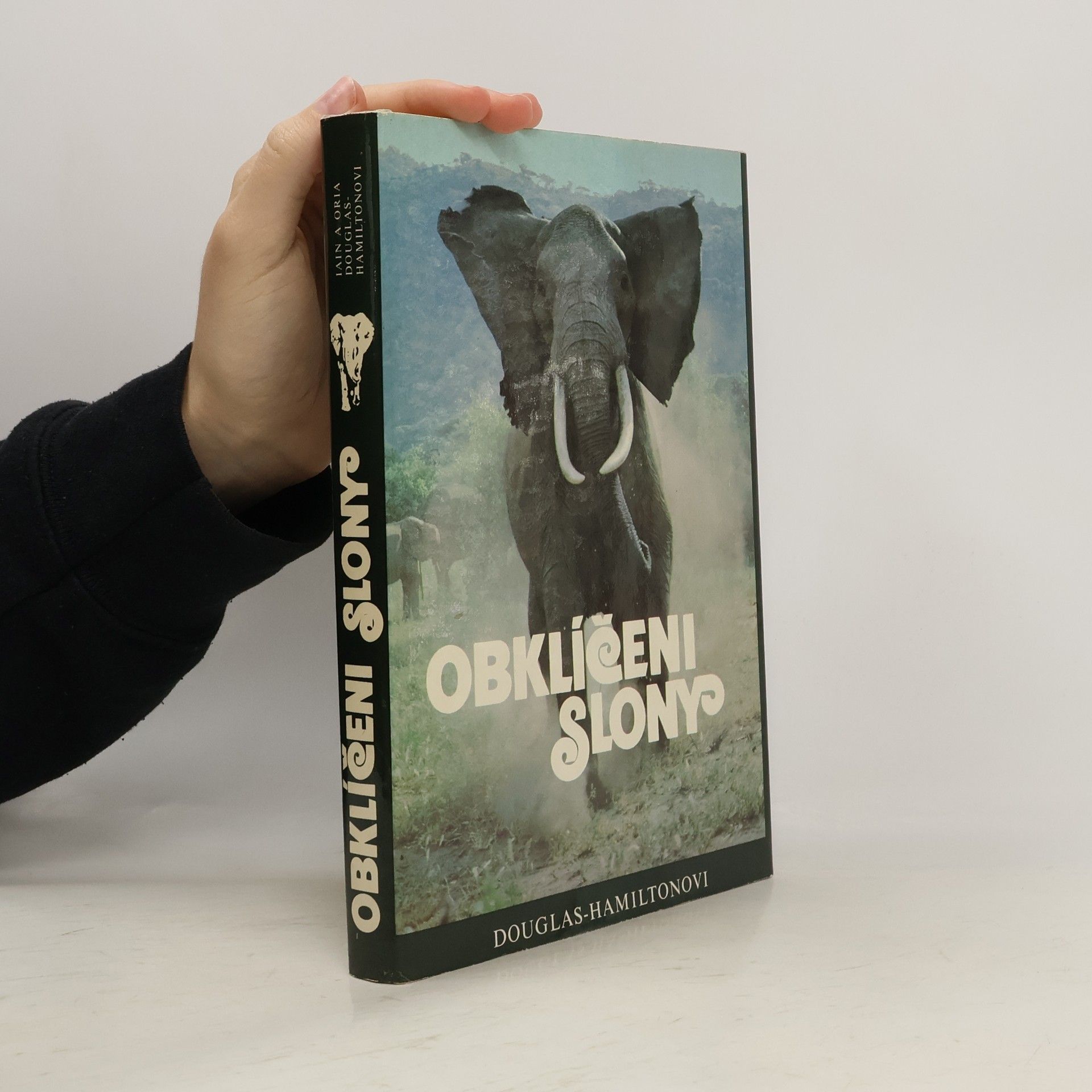 Ian Douglas-Hamilton Obklíčeni slony