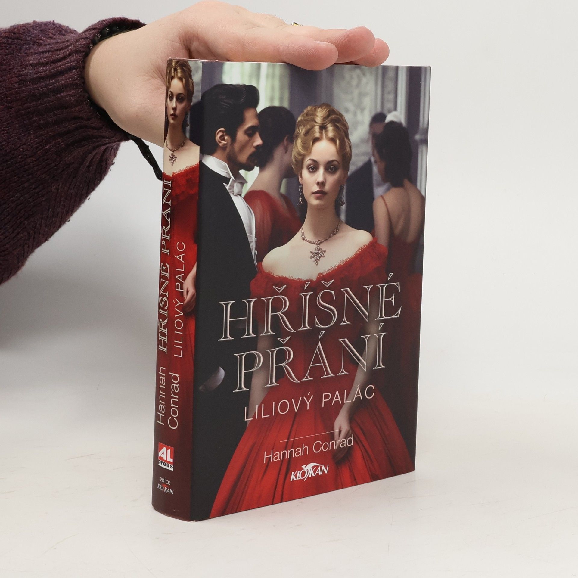 Hannah Conrad Hříšné přání. Liliový palác