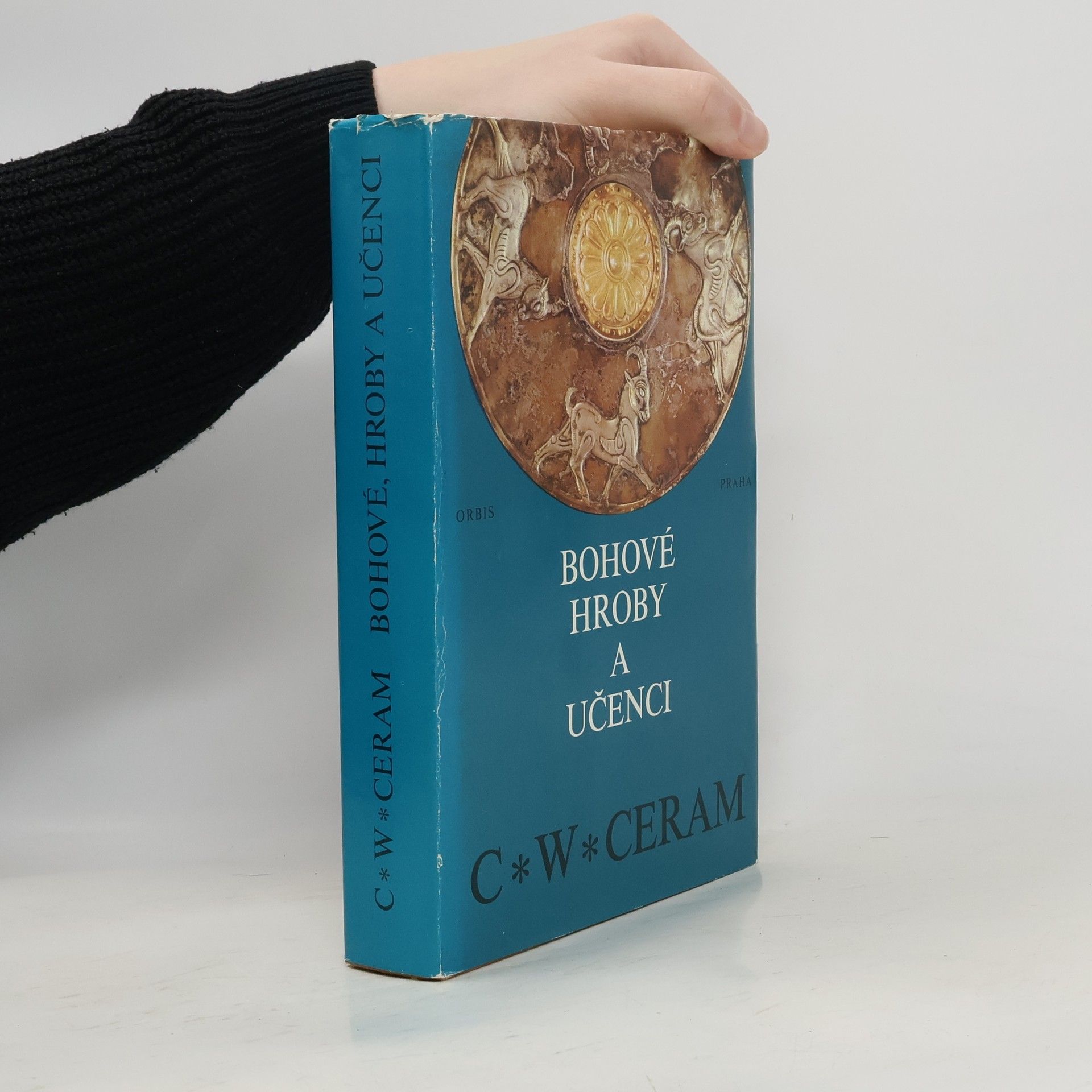 C. W. Ceram Bohové, hroby a učenci