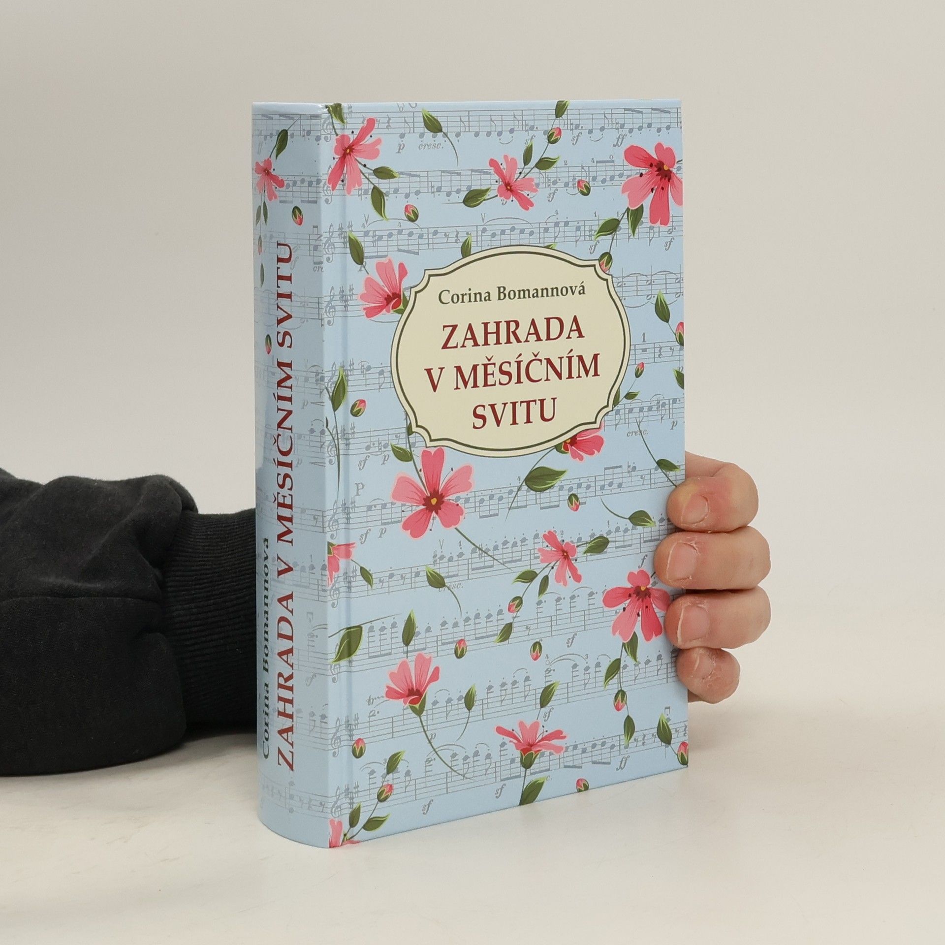 Corina Bomann Zahrada v měsíčním svitu