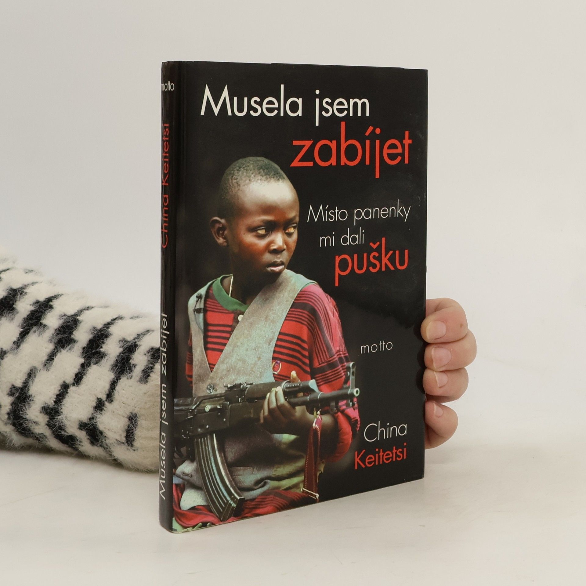 China Keitetsi Musela jsem zabíjet: Místo panenky mi dali pušku