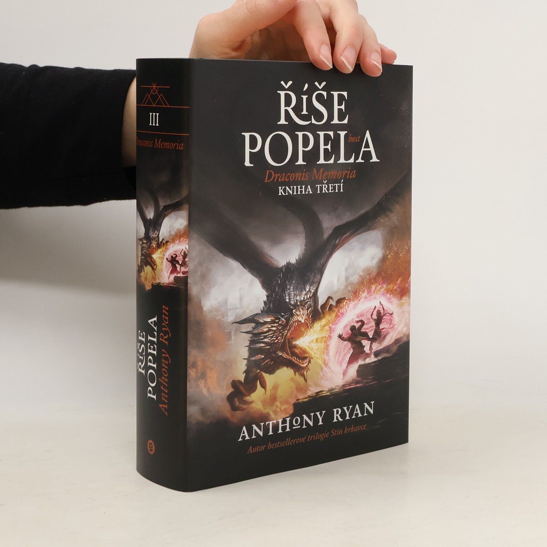 Anthony Ryan Říše popela