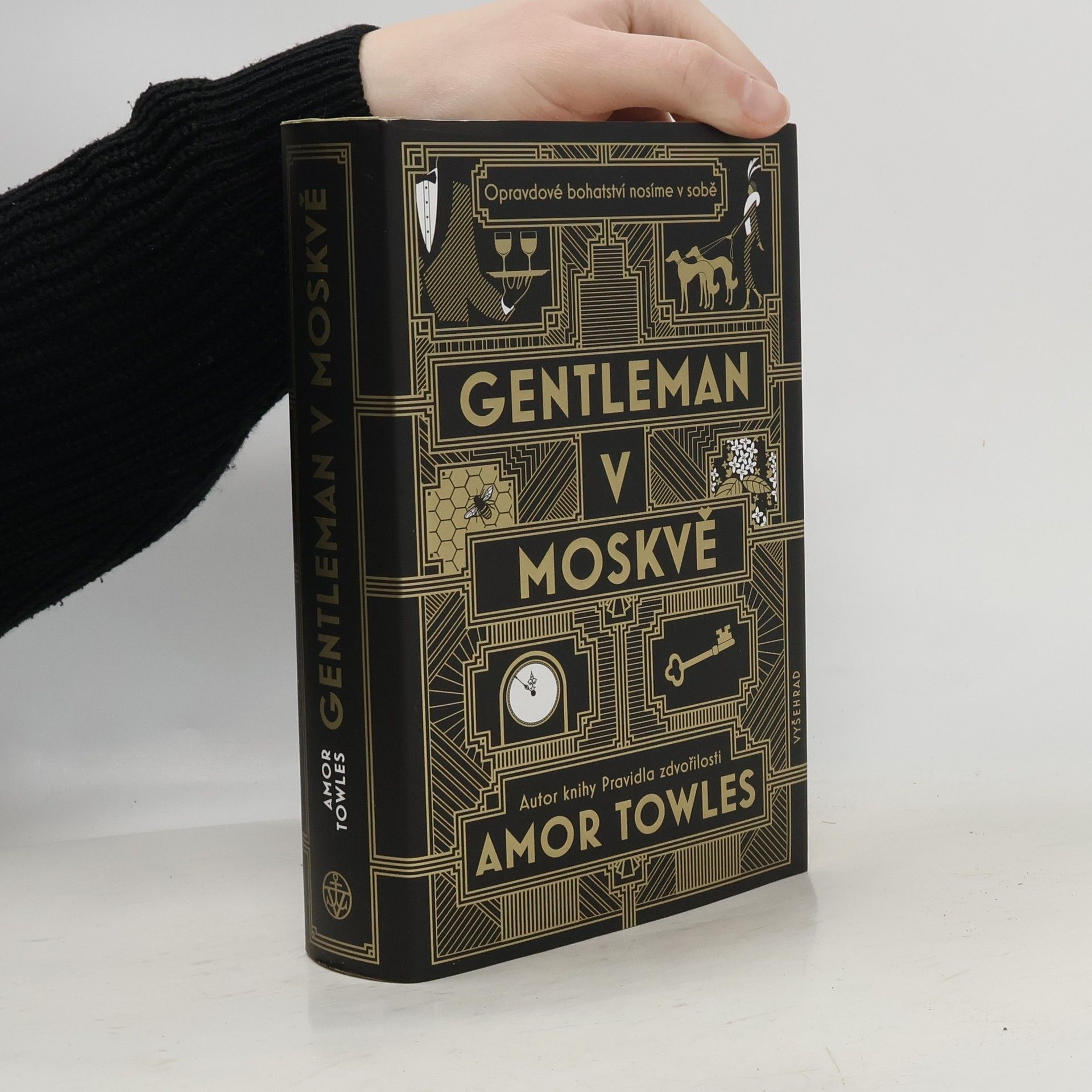 Amor Towles Gentleman v Moskvě