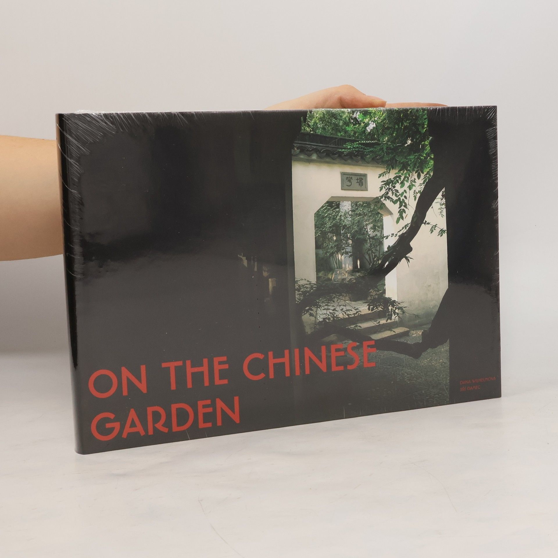 Dana Wilhelmová On the Chinese garden