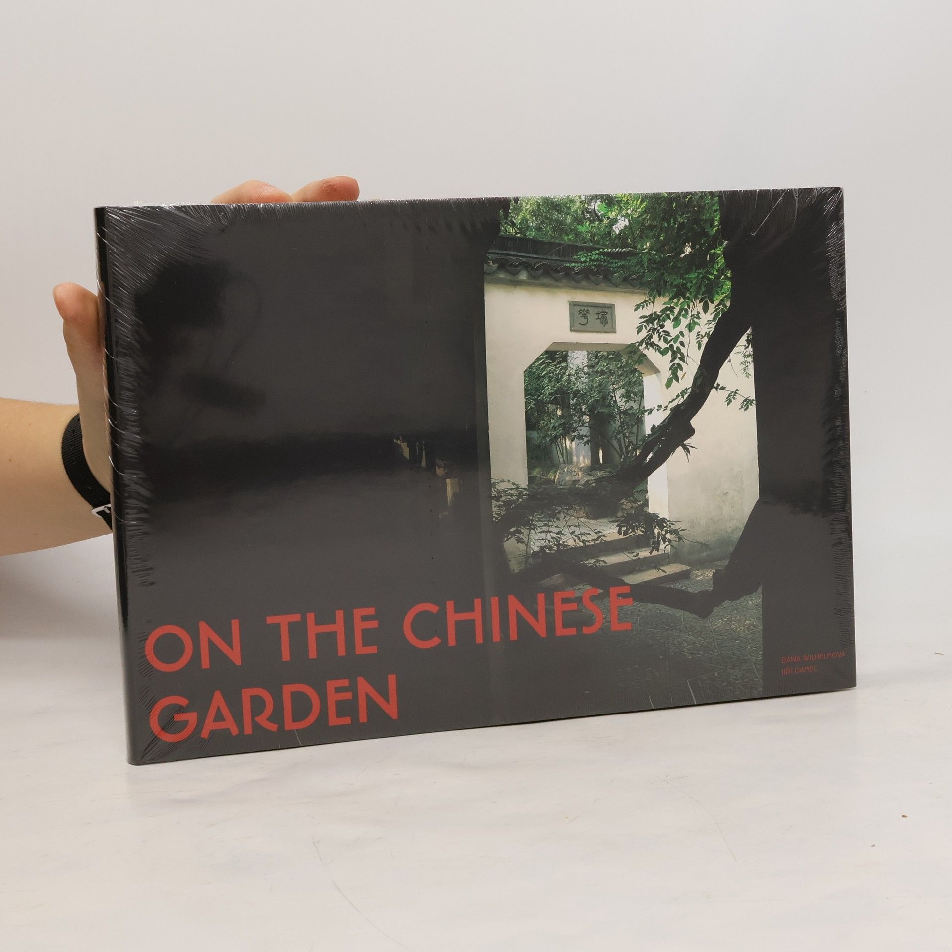 Dana Wilhelmová On the Chinese garden