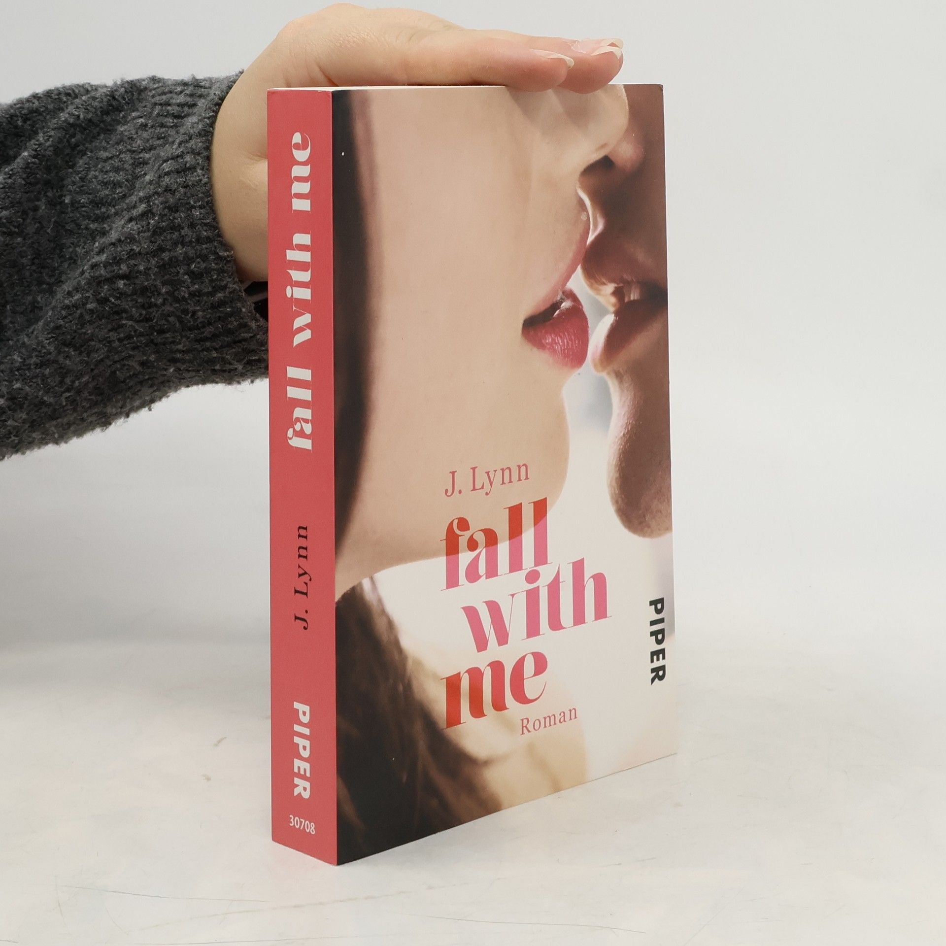 Jennifer L. Armentrout Fall with me