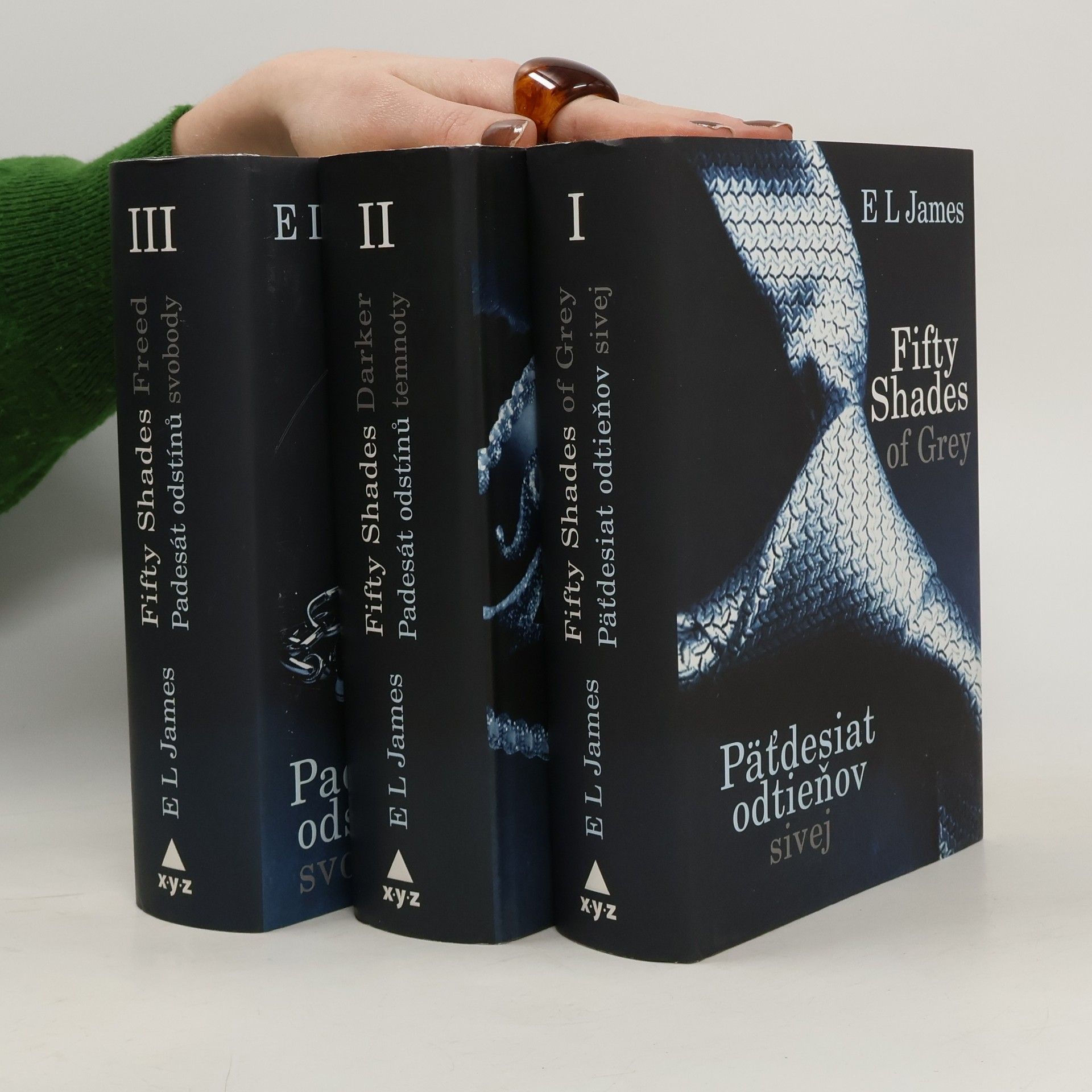 E. L. James Fifty Shades of Grey I.-III.