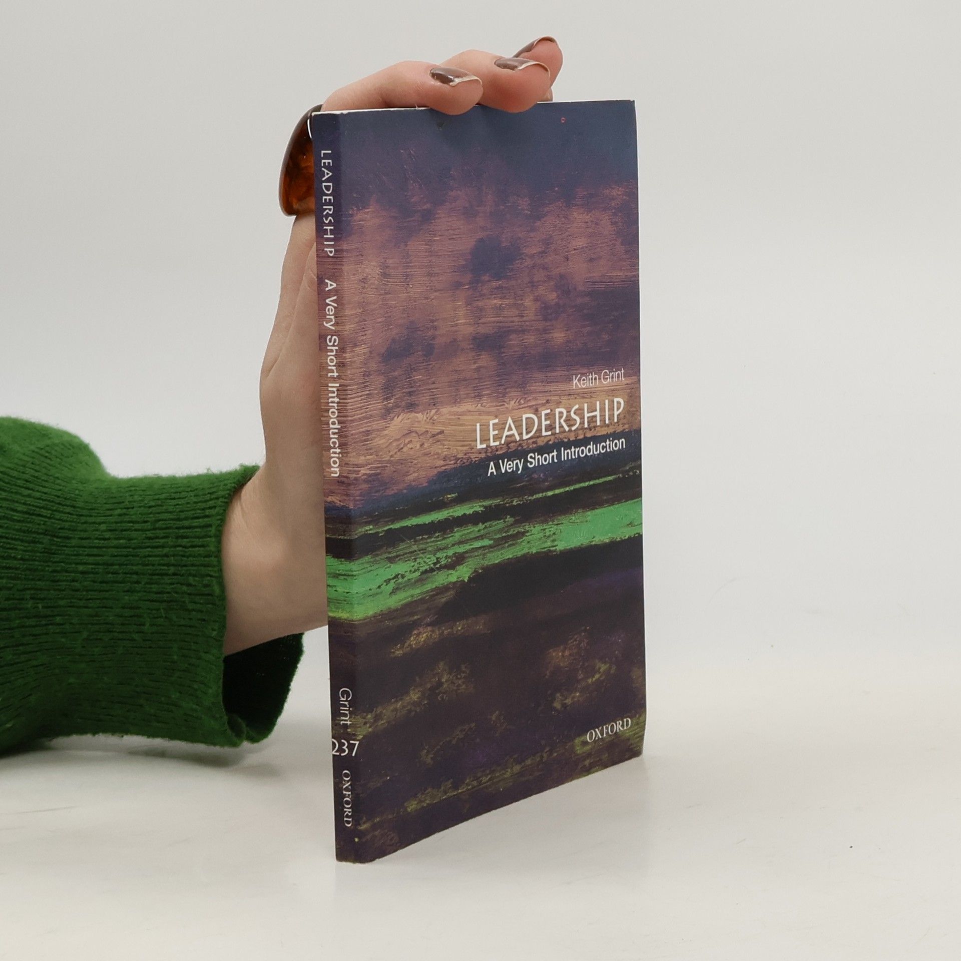 Keith Grint Leadership : a very short introduction