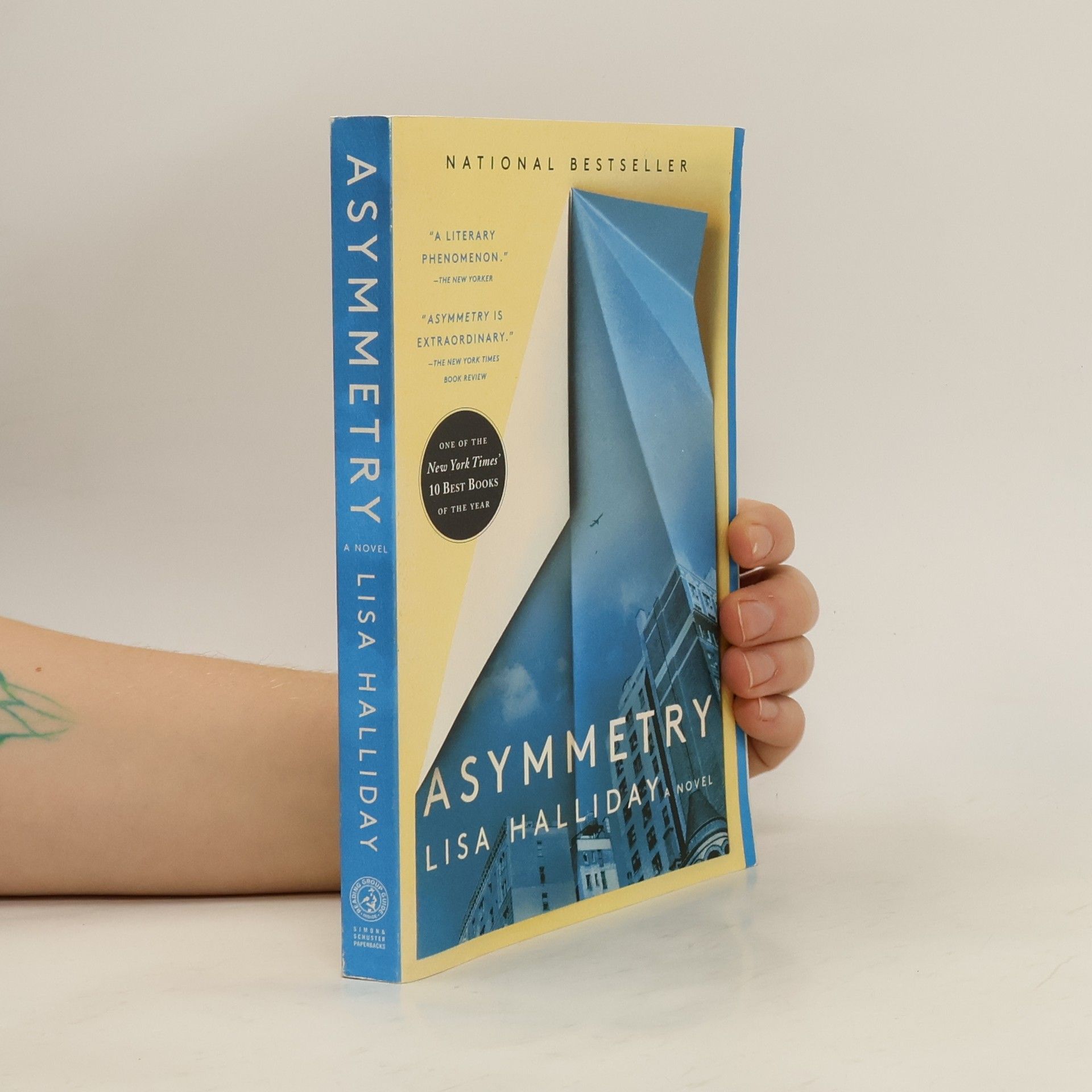 Lisa Halliday Asymmetry