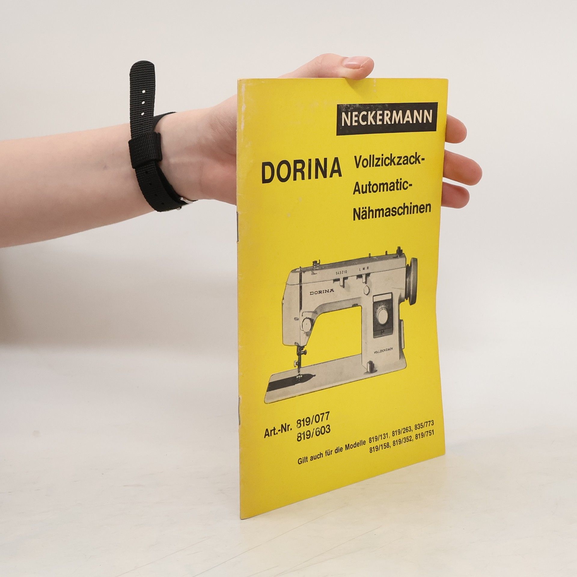 Autorenkollektiv Neckermann Dorina. Vollzickzack-Automatic-Nähmaschine
