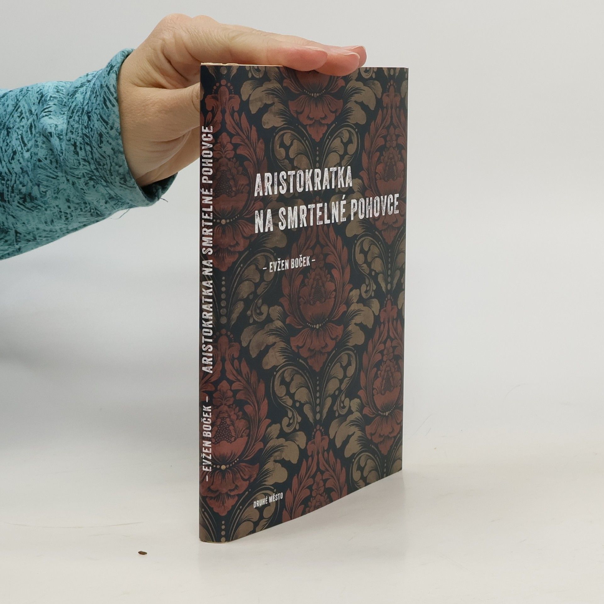 Aristokratka na smrtelné pohovce