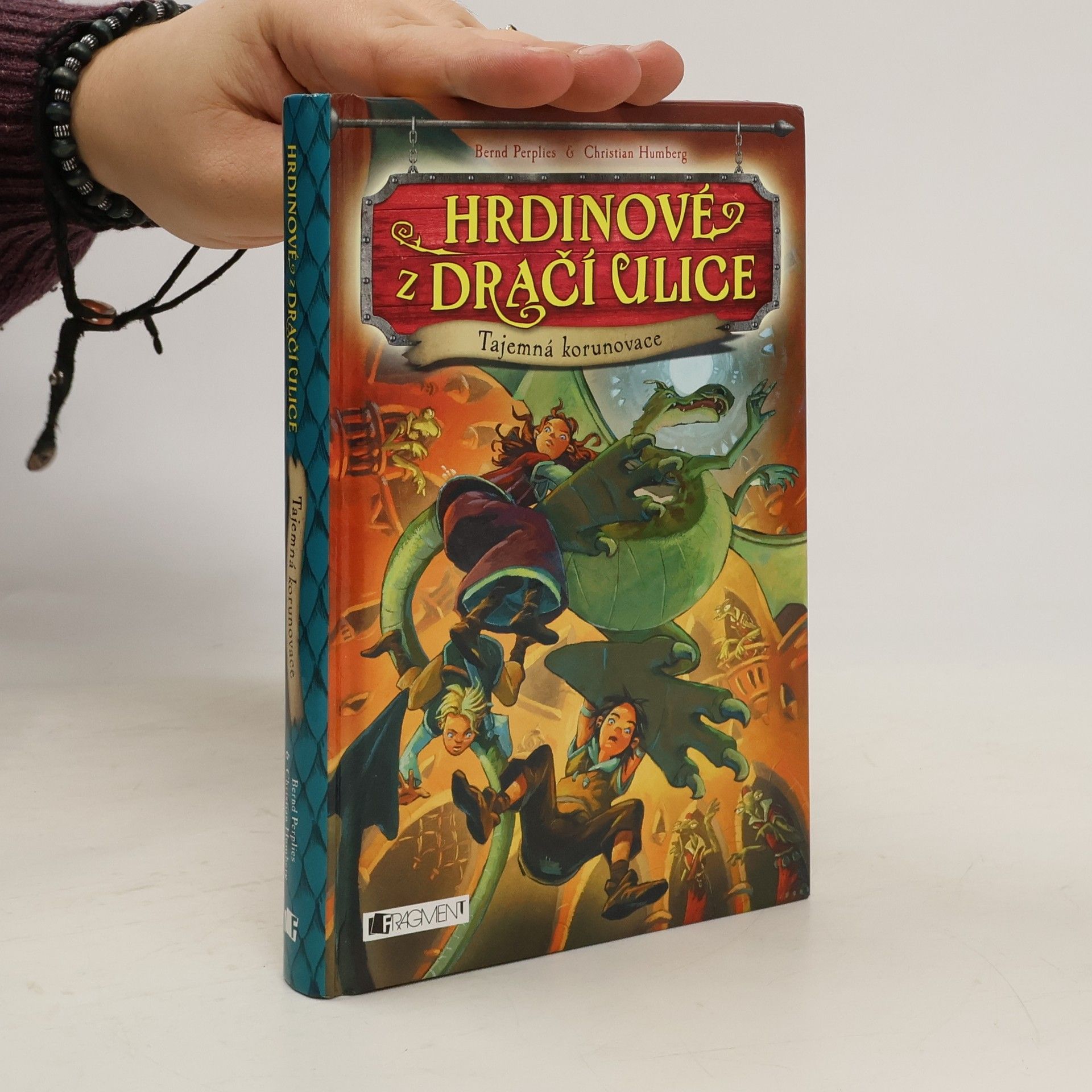 Bernd Perplies Hrdinové z Dračí ulice. Tajemná korunovace
