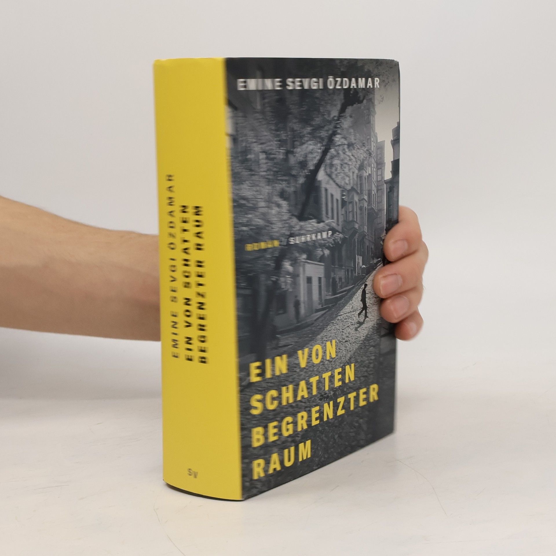 Ein von Schatten begrenzter Raum