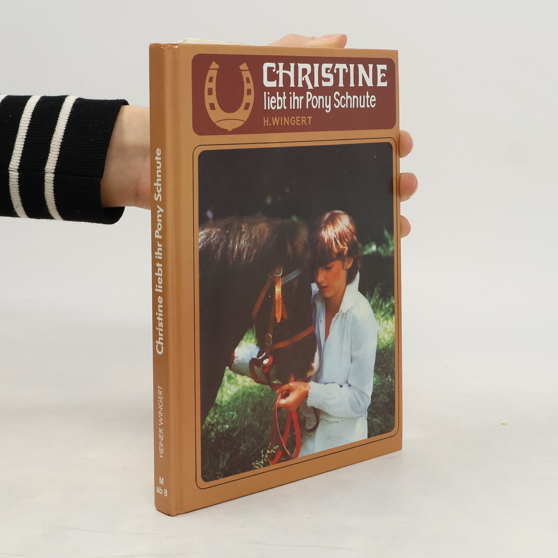 Christine liebt ihr Pony Schnute