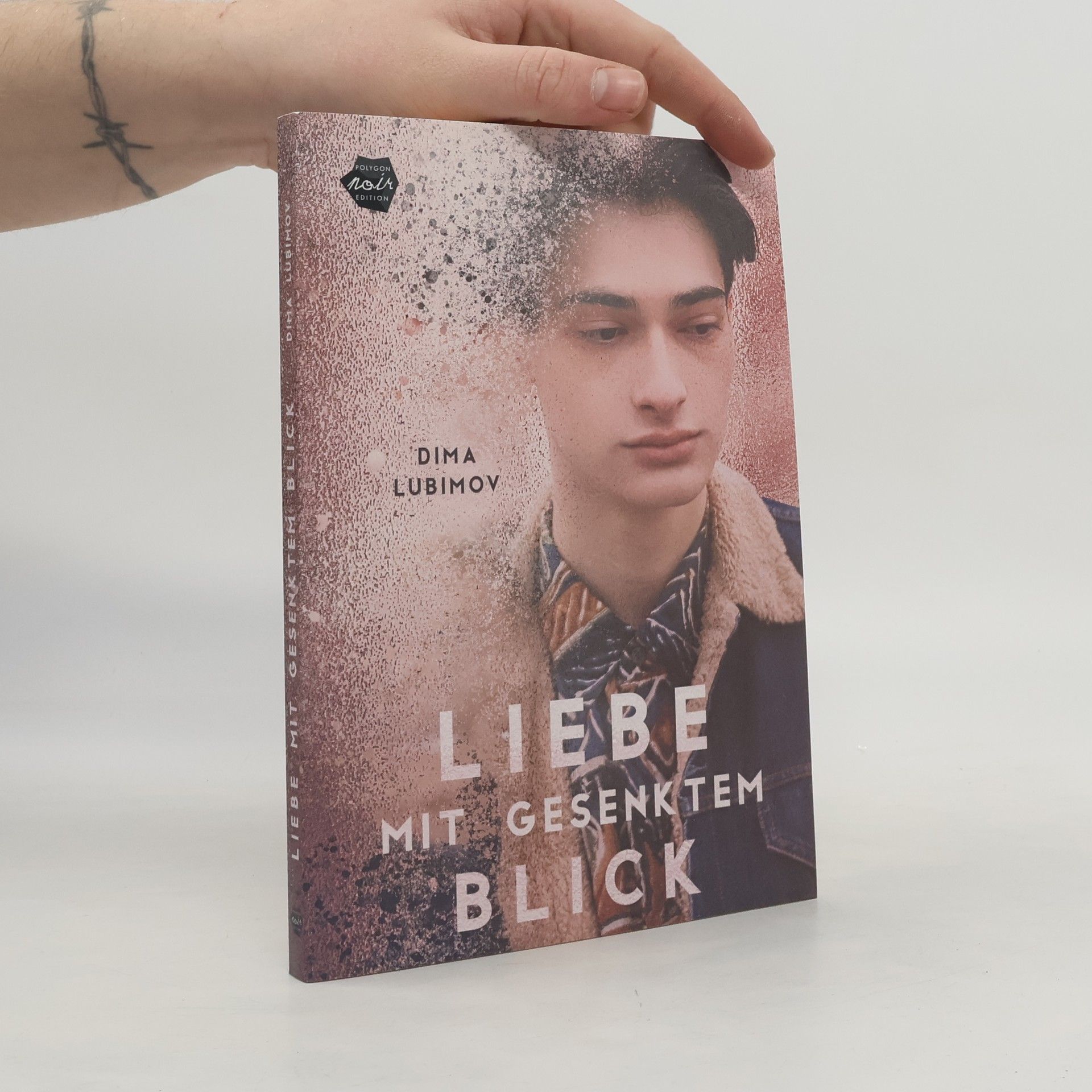 Liebe mit gesenktem Blick