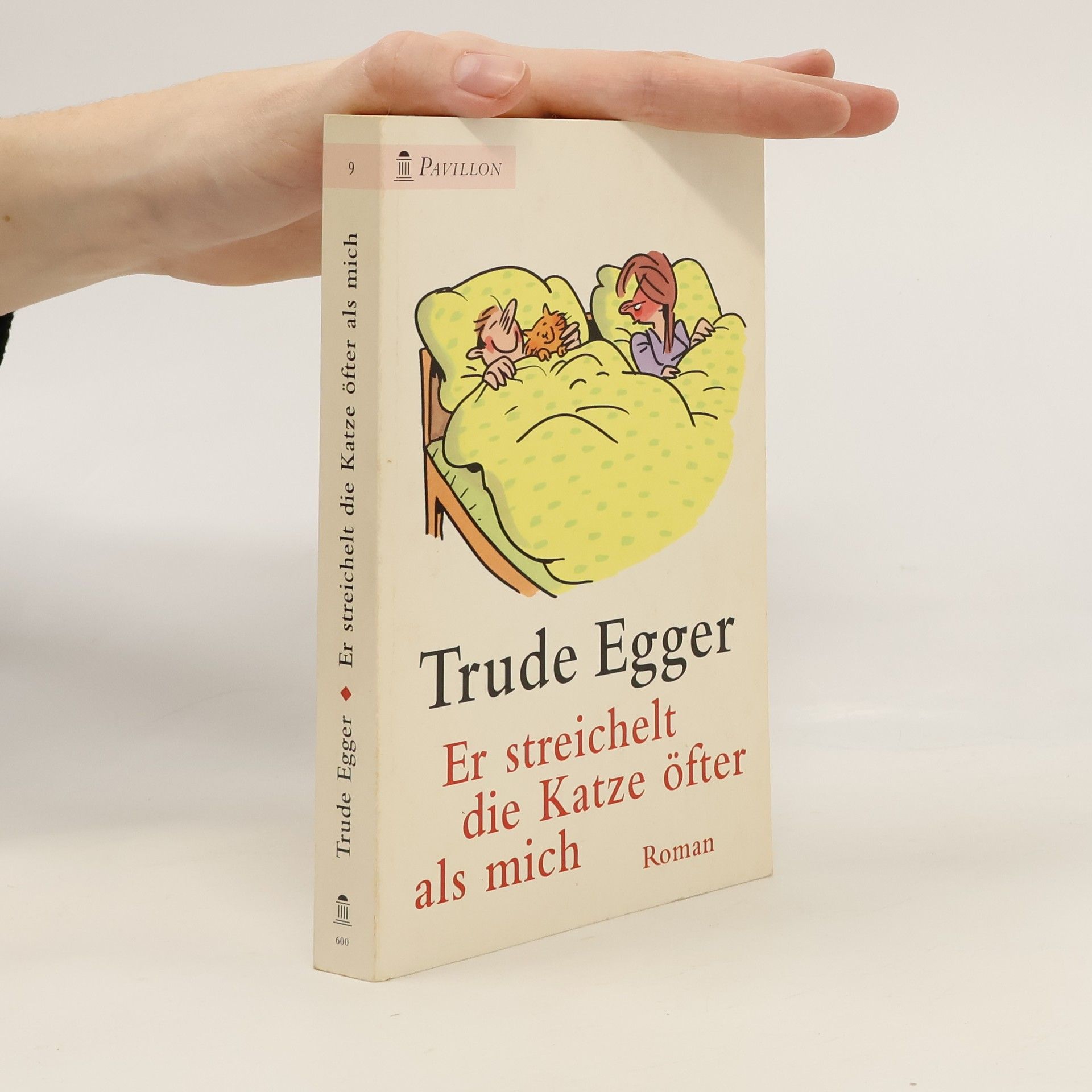 Trude Egger Er streichelt die Katze öfter als mich