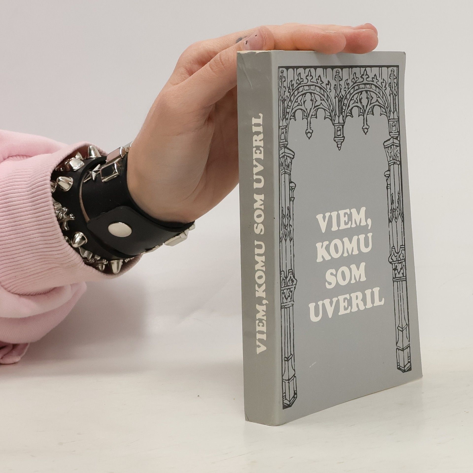 A. H. Mateje Viem, komu som uveril