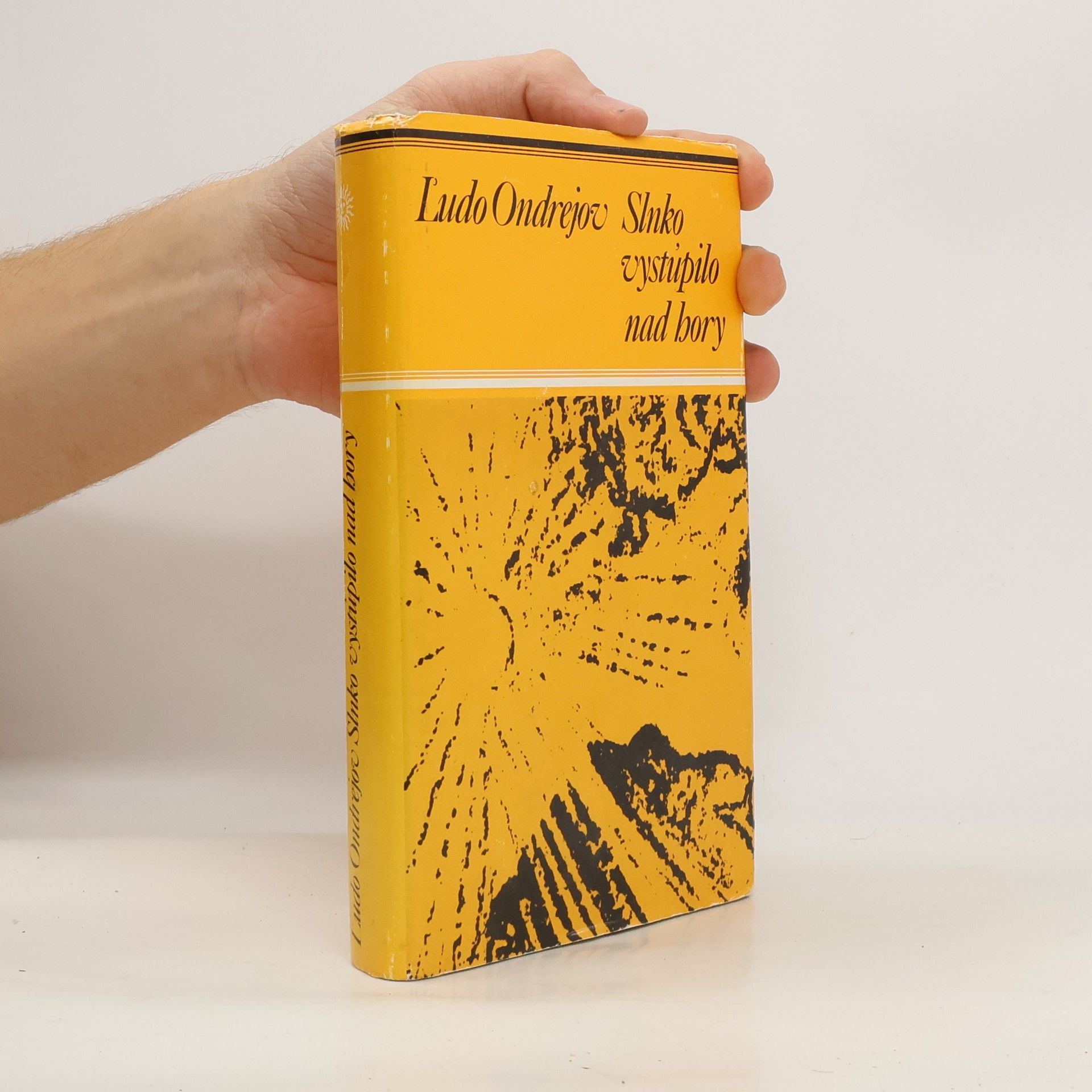 Slnko vystúpilo nad hory