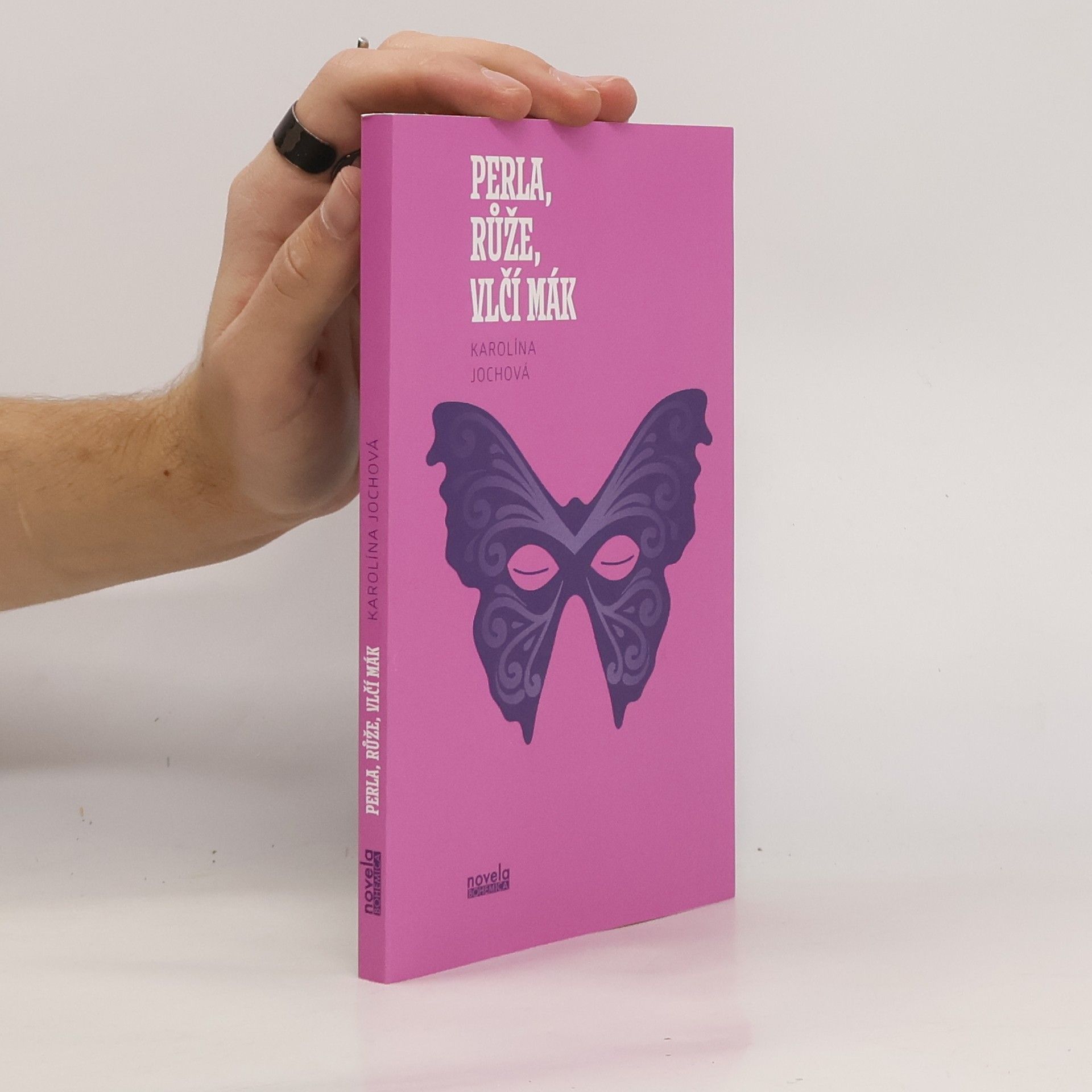 Karolína Jochová Perla, růže, vlčí mák