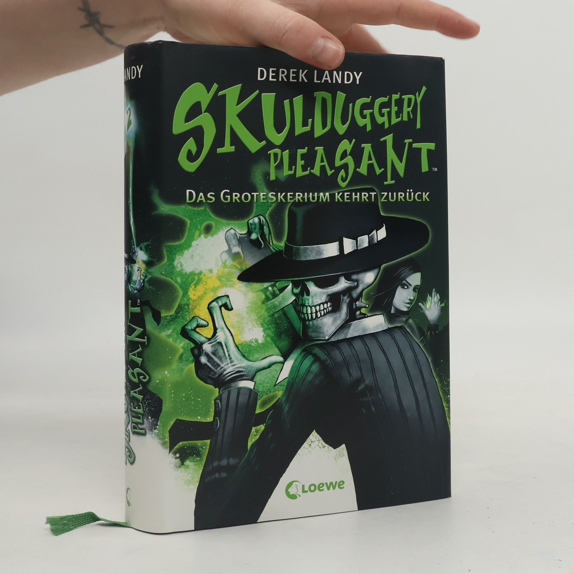 Derek Landy Skulduggery Pleasant 2