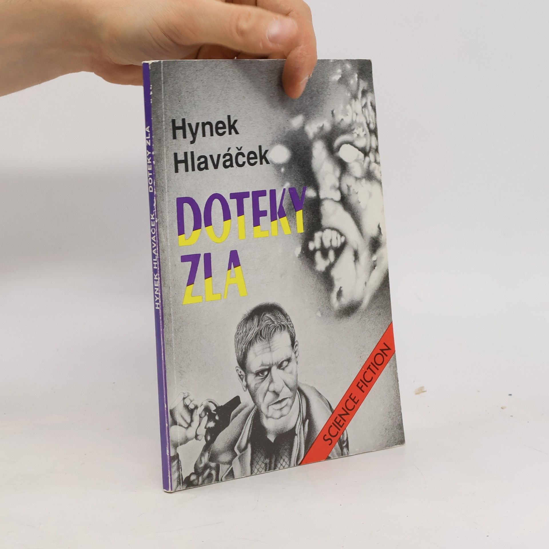 Hynek Hlaváček Doteky zla : Science fiction
