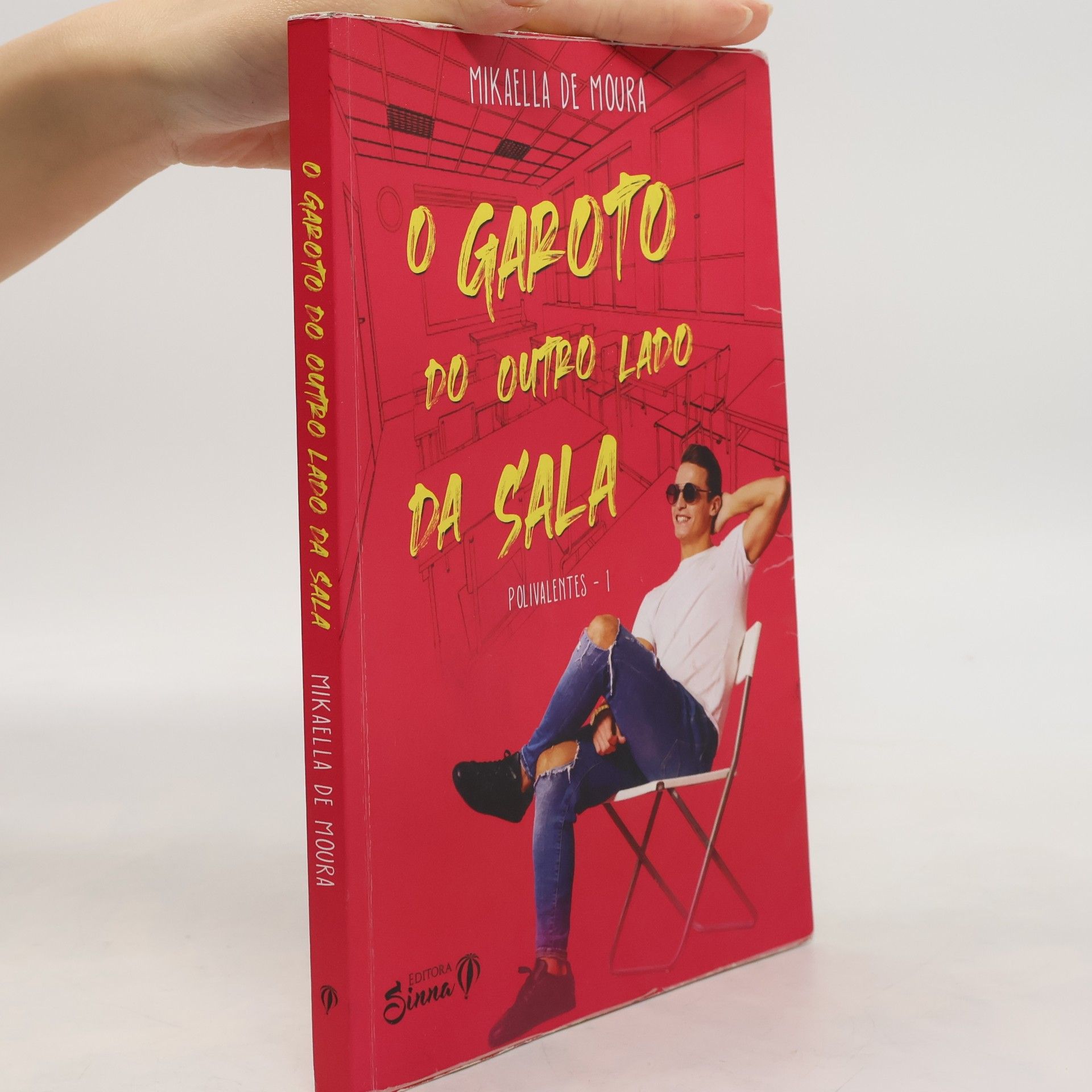 Mikaella de Moura O Garoto Do Outro Lado Da Sala