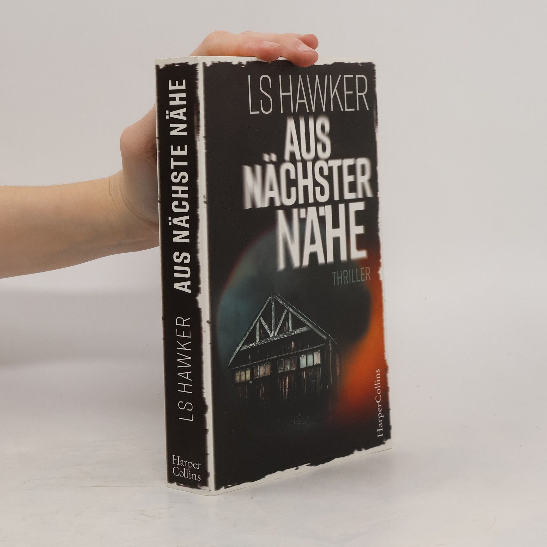 L. S. Hawker Aus nächster Nähe