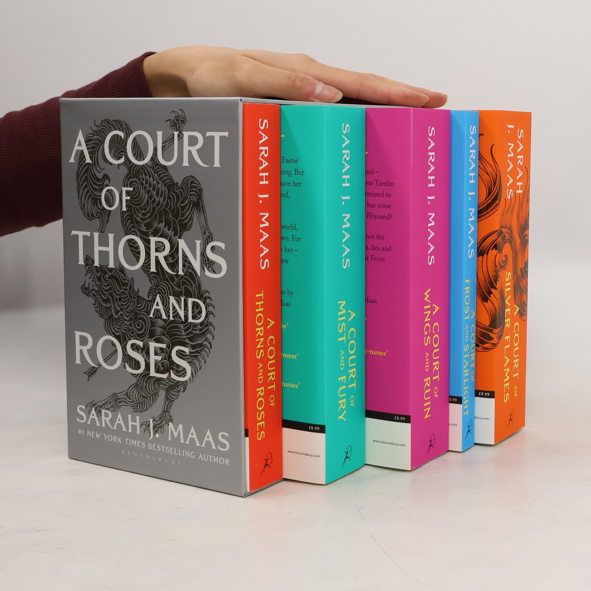 Sarah J. Maas A court of Thorns and Roses (1-5)