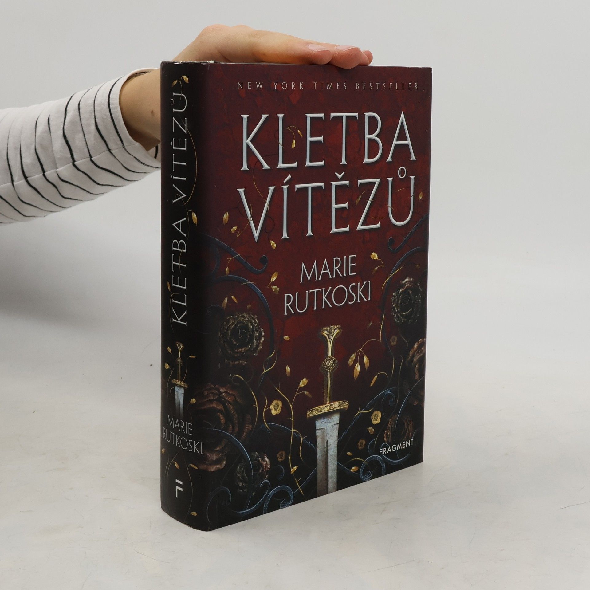 Marie Rutkoski Kletba vítězů