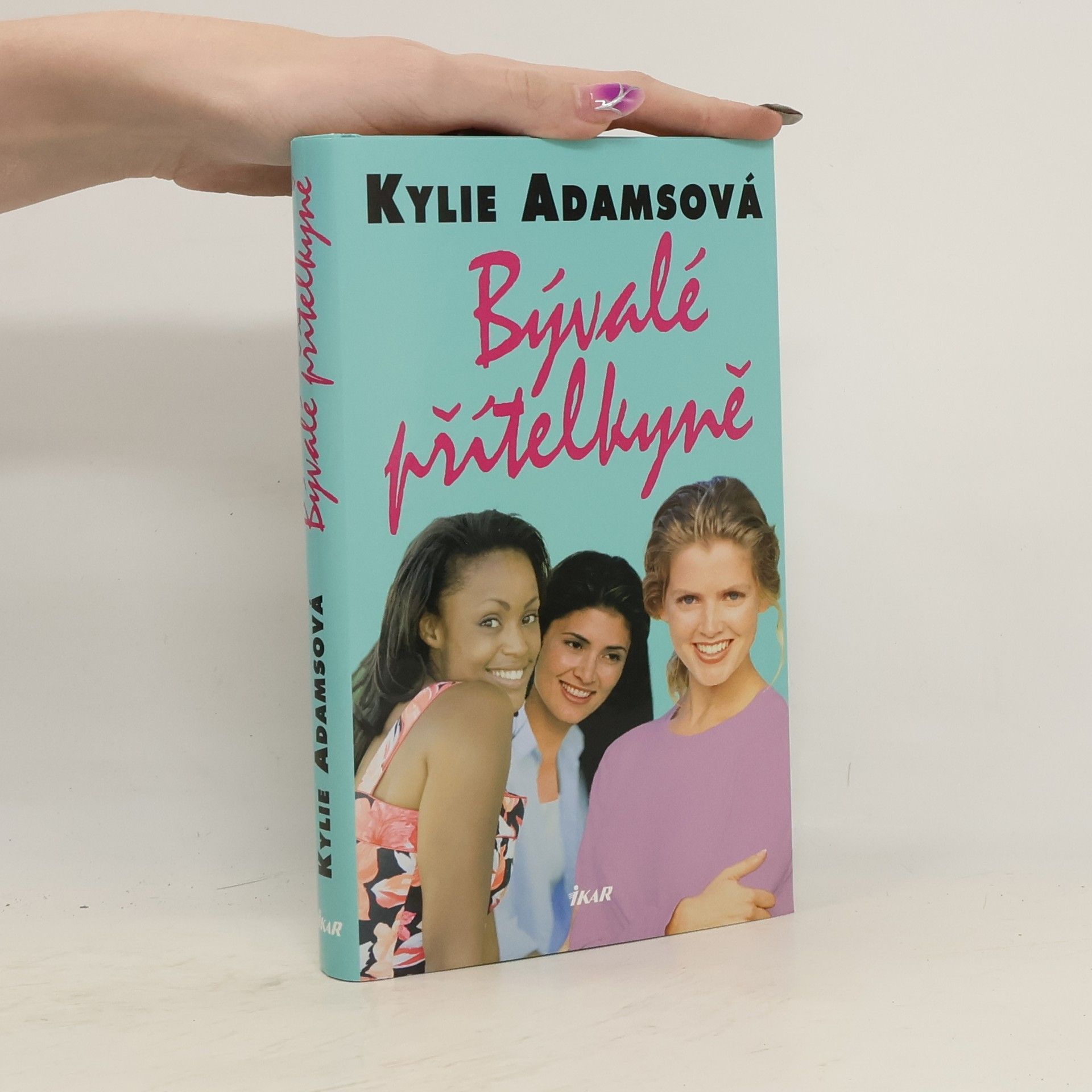 Kylie Adams Bývalé přítelkyně