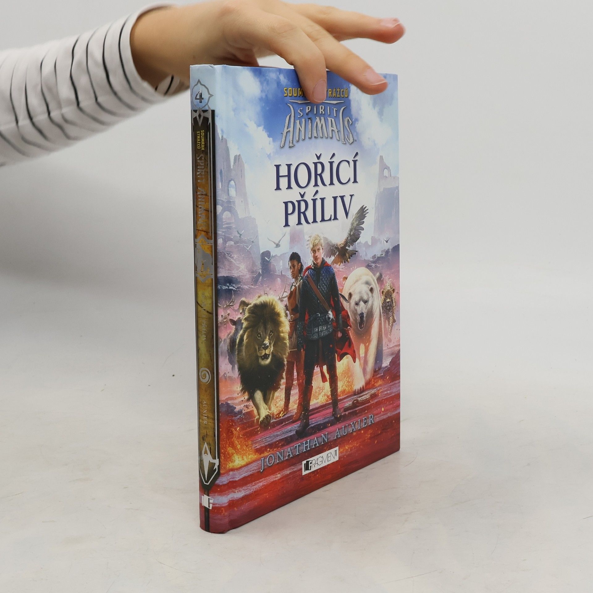 Jonathan Auxier Hořící příliv