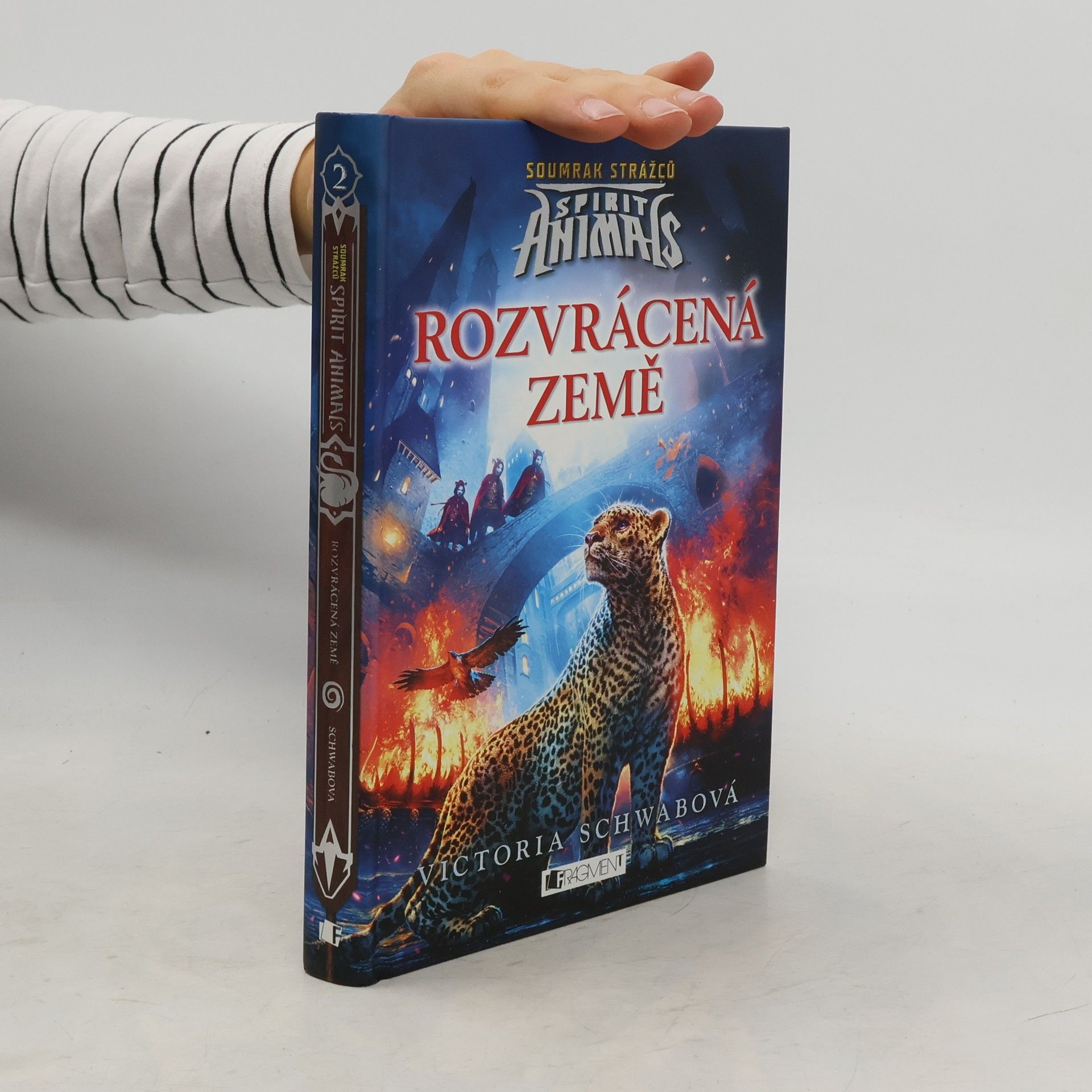 Victoria Schwab Rozvrácená země