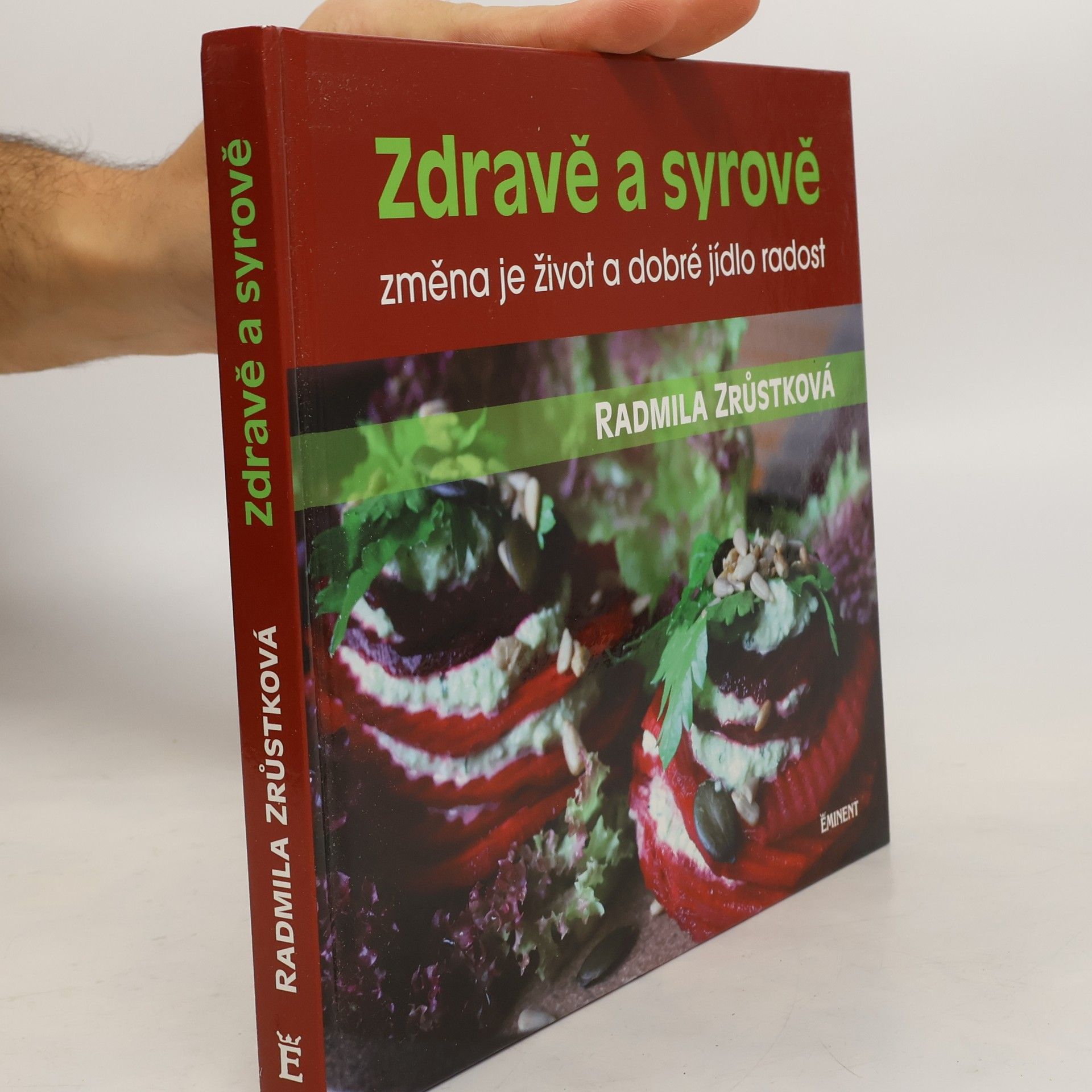 Radmila Zrůstková Zdravě a syrově : změna je život a dobré jídlo radost