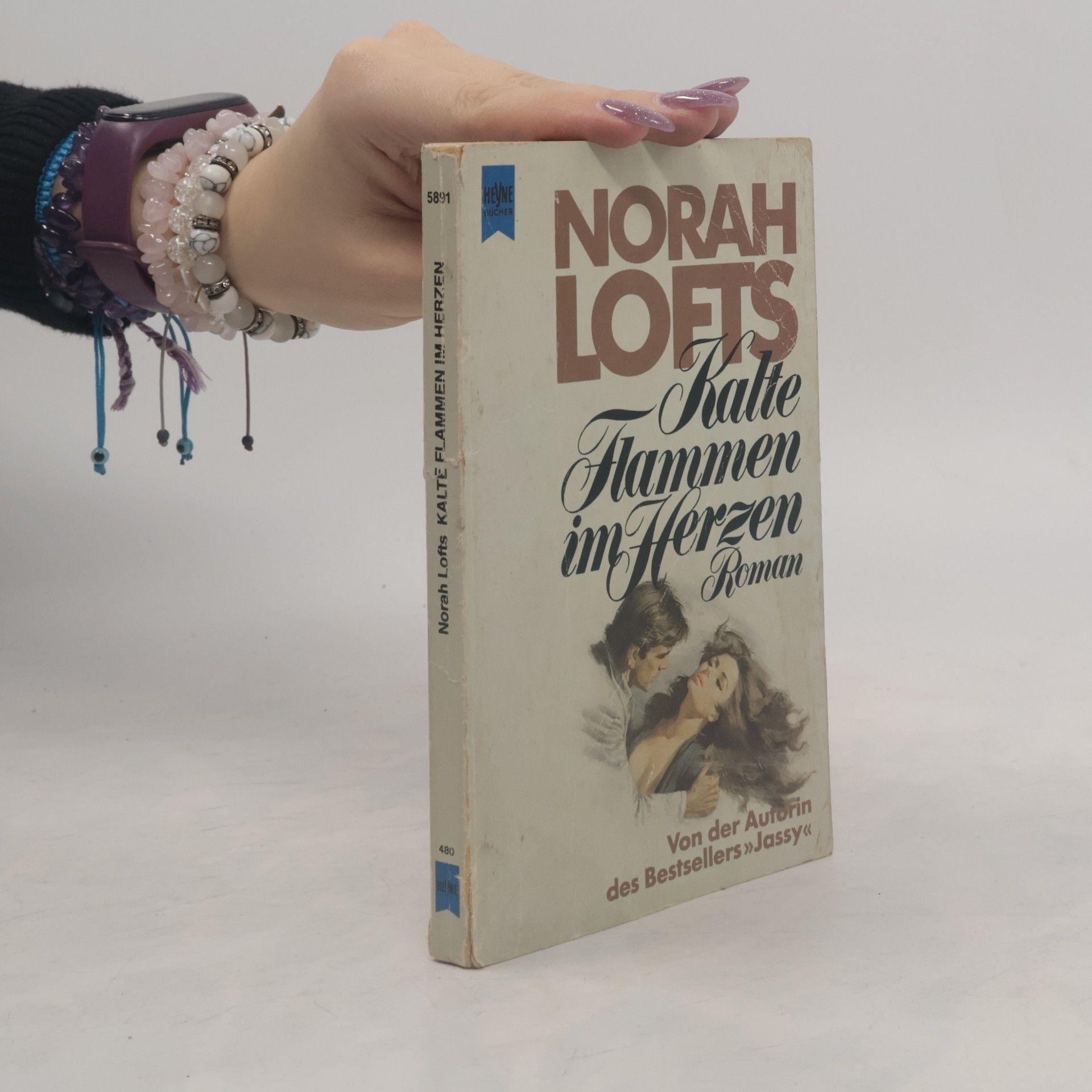 Norah Lofts Kalte Flammen im Herzen