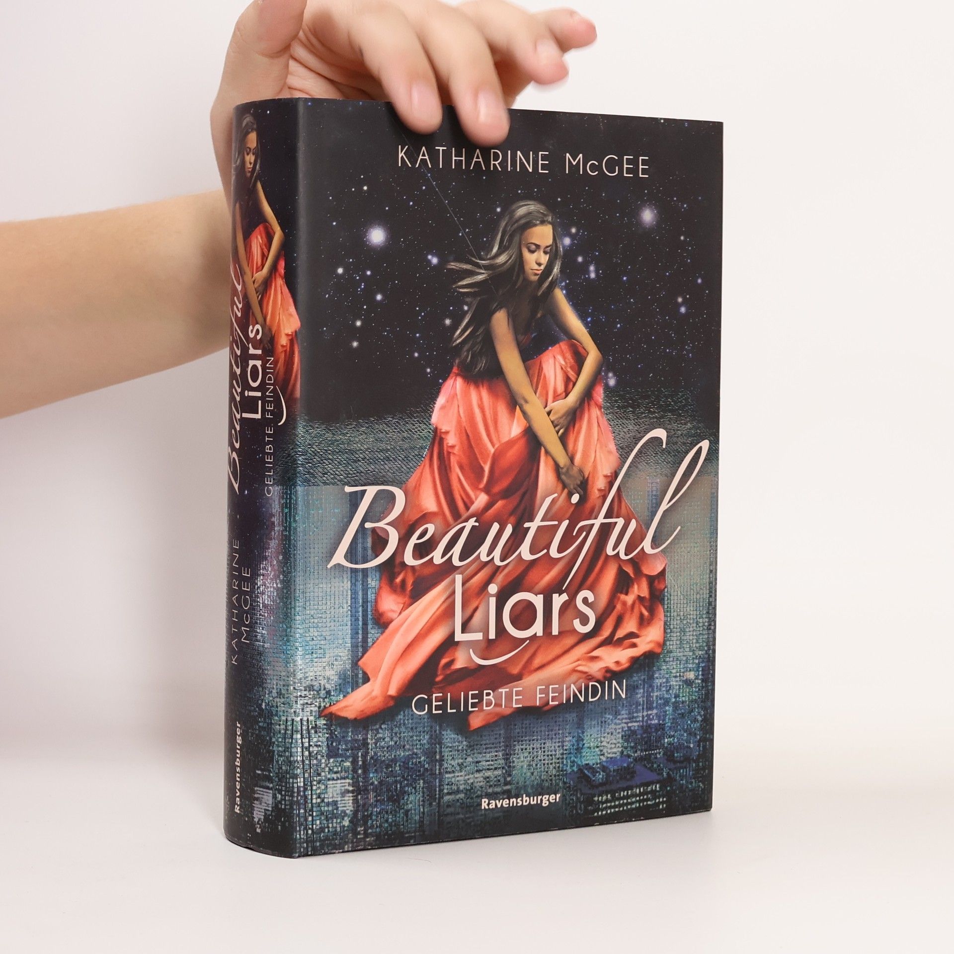 Katharine McGee Geliebte Feindin