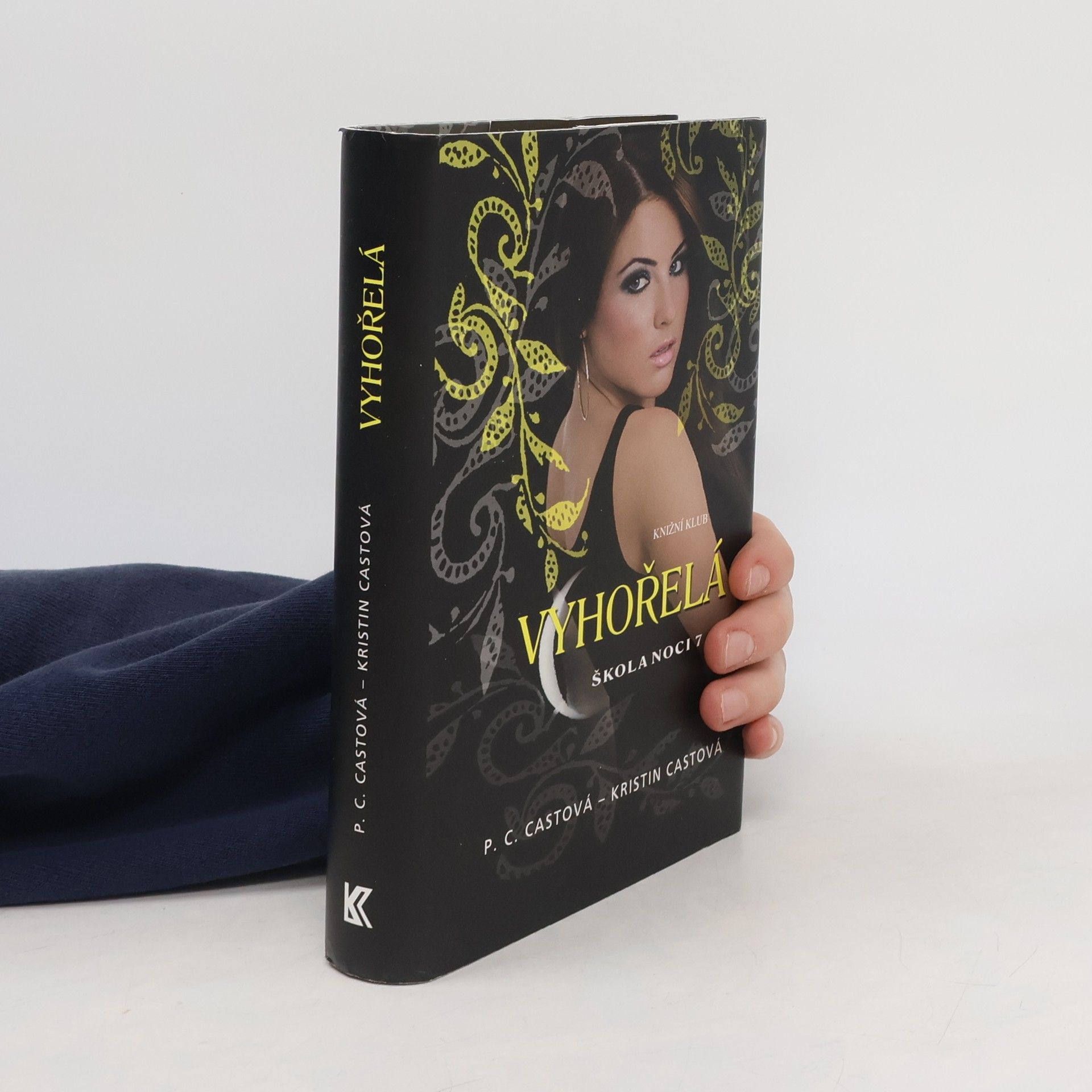 P. C. Cast Škola noci 7. Vyhořelá