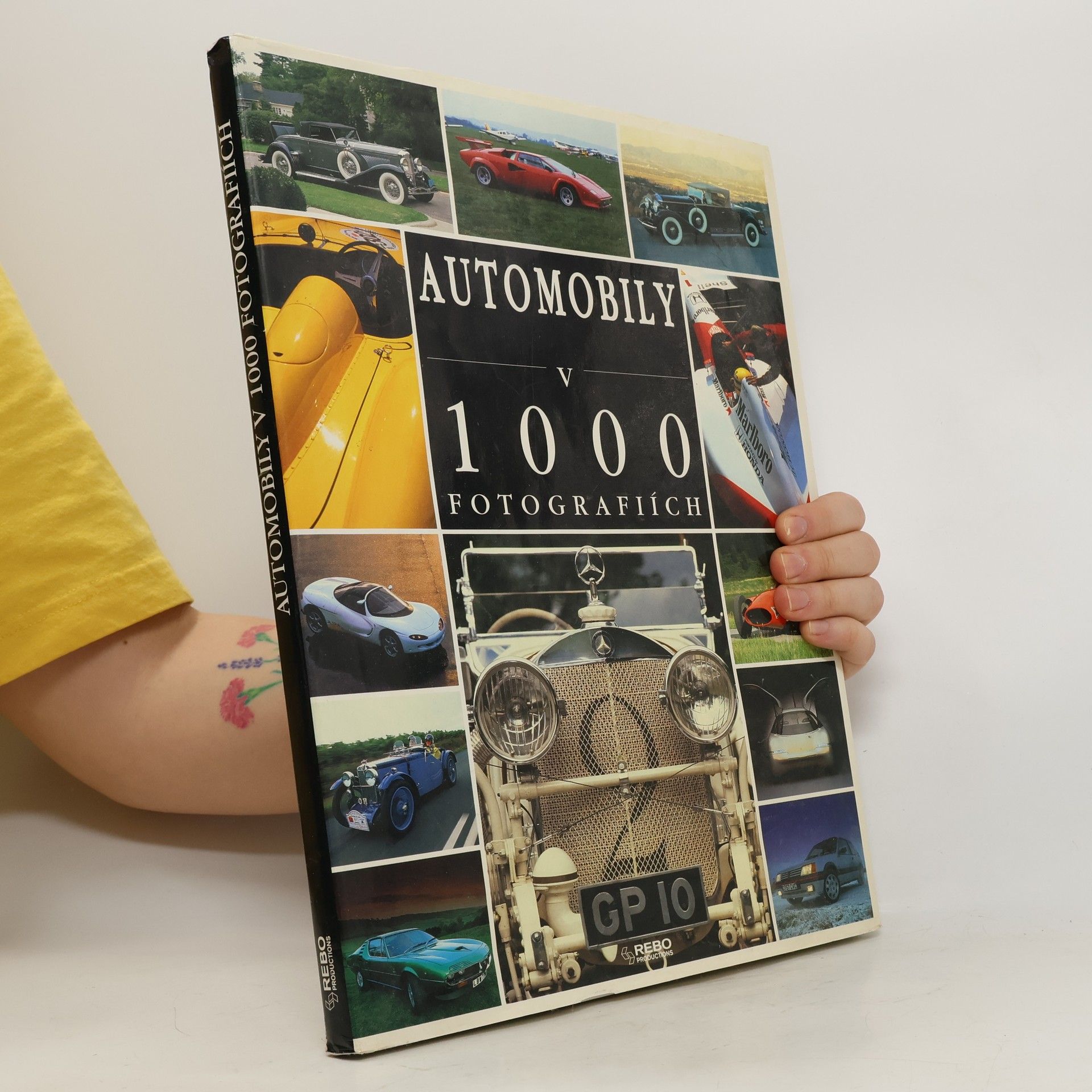 Automobily v 1000 fotografiích